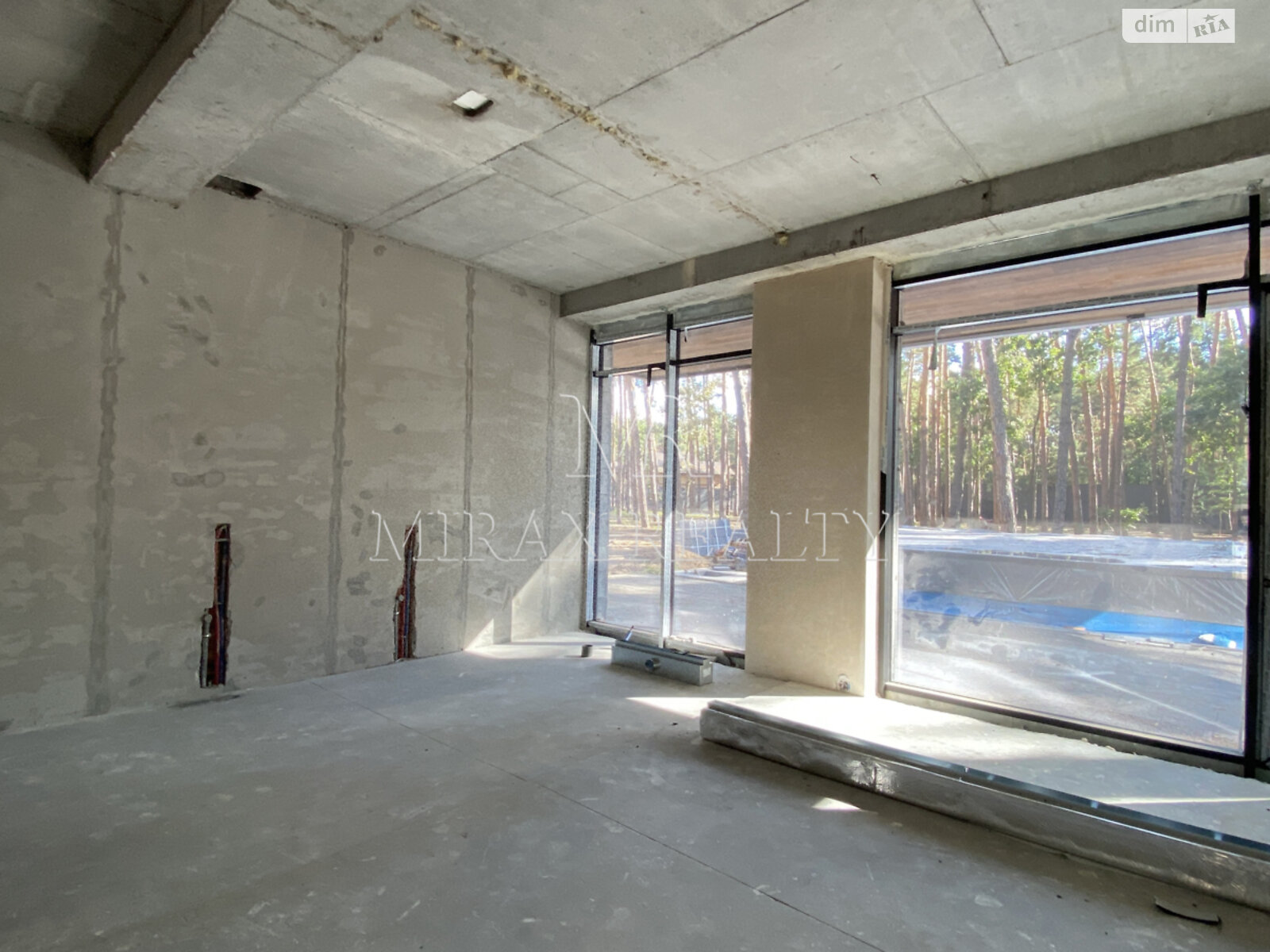 одноэтажный дом с ремонтом, 450 кв. м, кирпич. Продажа в Плютах фото 1 одноэтажный дом с ремонтом, 450 кв. м, кирпич. Продажа в Плютах фото 1