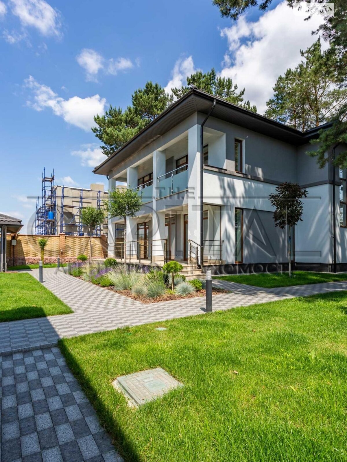 двухэтажный дом с ремонтом, 250 кв. м, кирпич. Продажа в Плютах фото 1 двухэтажный дом с ремонтом, 250 кв. м, кирпич. Продажа в Плютах фото 1