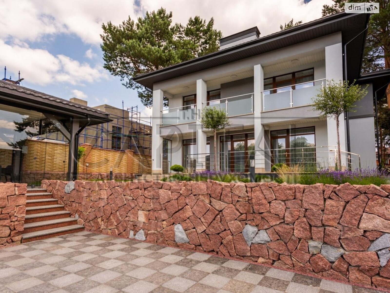 двухэтажный дом с ремонтом, 250 кв. м, кирпич. Продажа в Плютах фото 1 двухэтажный дом с ремонтом, 250 кв. м, кирпич. Продажа в Плютах фото 1