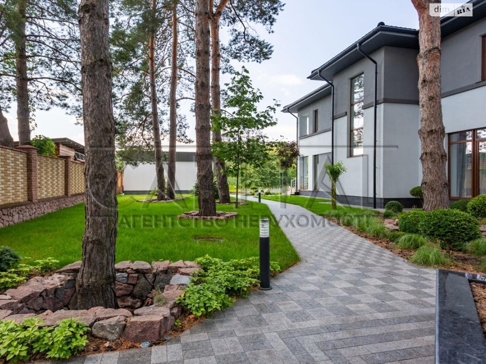 двухэтажный дом с ремонтом, 250 кв. м, кирпич. Продажа в Плютах фото 1 двухэтажный дом с ремонтом, 250 кв. м, кирпич. Продажа в Плютах фото 1