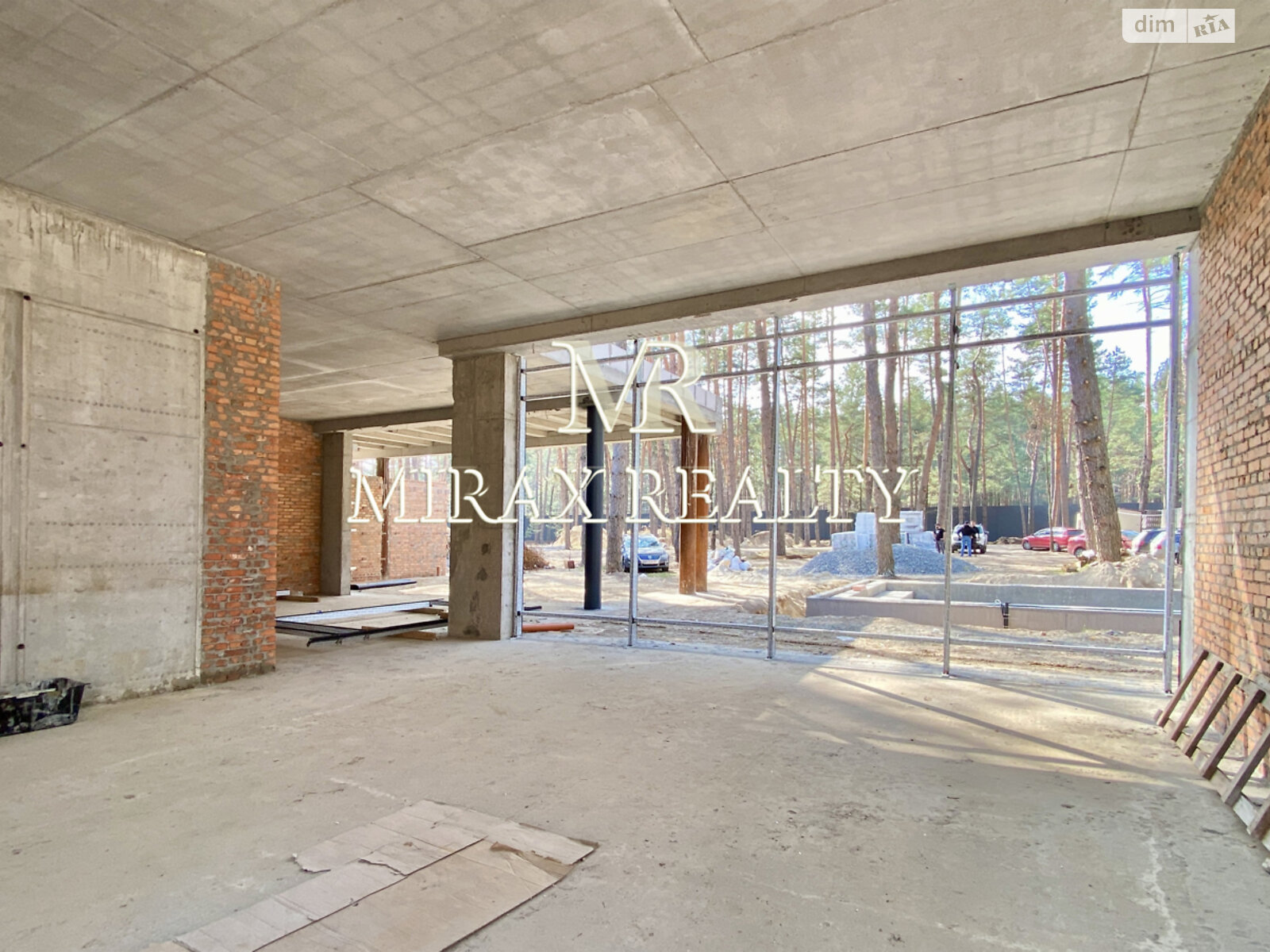 одноэтажный дом с ремонтом, 450 кв. м, кирпич. Продажа в Плютах фото 1 одноэтажный дом с ремонтом, 450 кв. м, кирпич. Продажа в Плютах фото 1