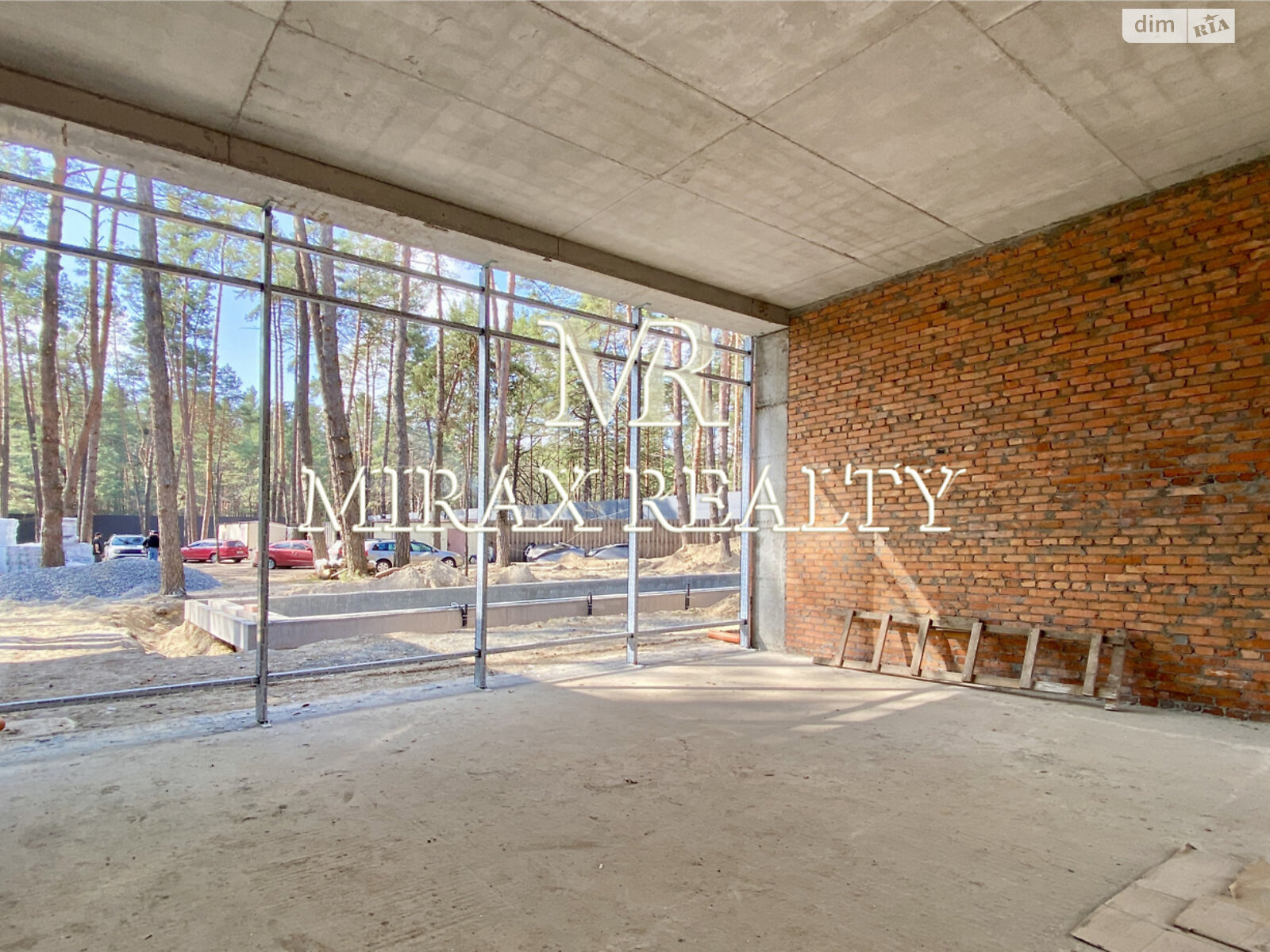 одноэтажный дом с ремонтом, 450 кв. м, кирпич. Продажа в Плютах фото 1 одноэтажный дом с ремонтом, 450 кв. м, кирпич. Продажа в Плютах фото 1