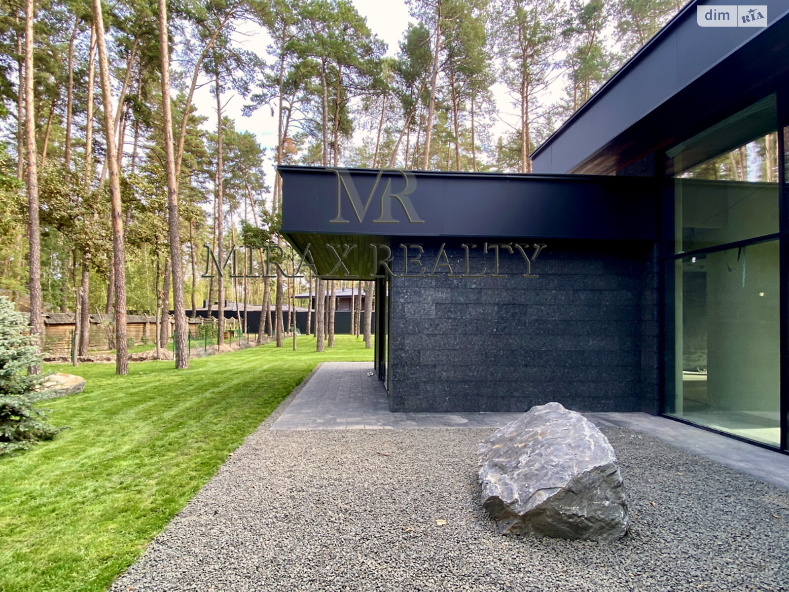 одноэтажный дом с ремонтом, 450 кв. м, кирпич. Продажа в Плютах фото 1 одноэтажный дом с ремонтом, 450 кв. м, кирпич. Продажа в Плютах фото 1