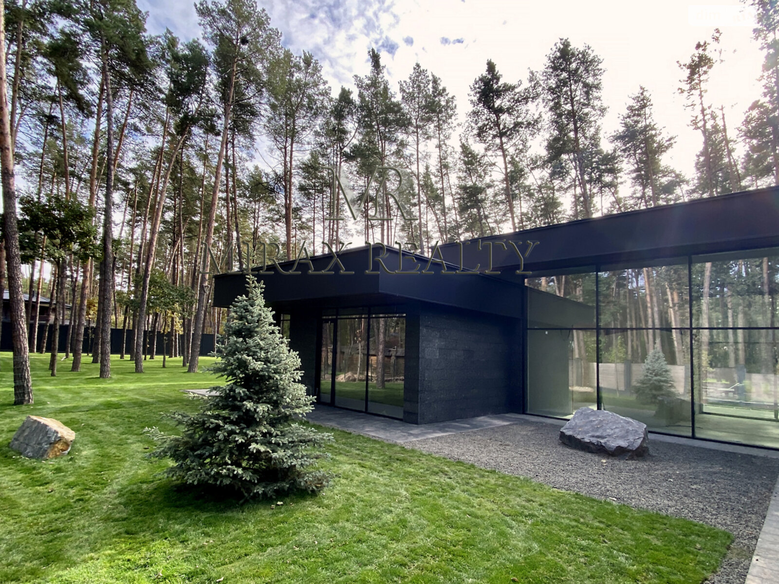 одноэтажный дом с ремонтом, 450 кв. м, кирпич. Продажа в Плютах фото 1 одноэтажный дом с ремонтом, 450 кв. м, кирпич. Продажа в Плютах фото 1