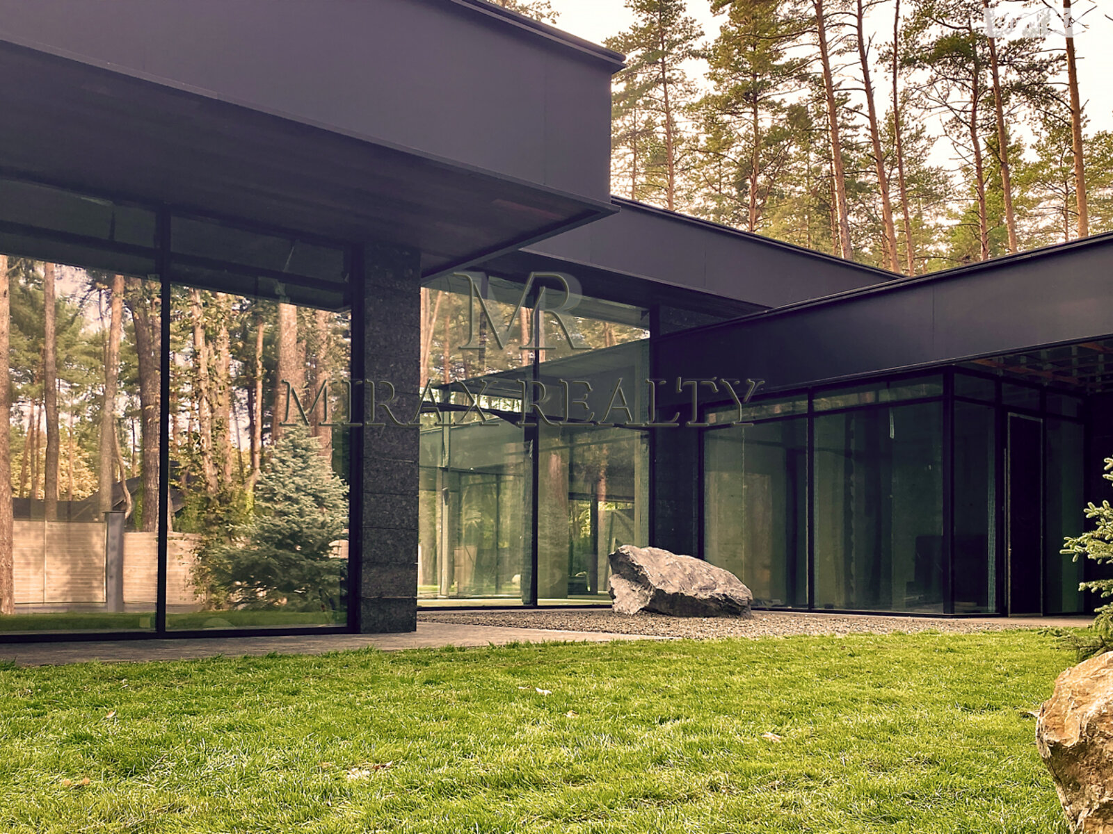 одноэтажный дом с ремонтом, 450 кв. м, кирпич. Продажа в Плютах фото 1 одноэтажный дом с ремонтом, 450 кв. м, кирпич. Продажа в Плютах фото 1