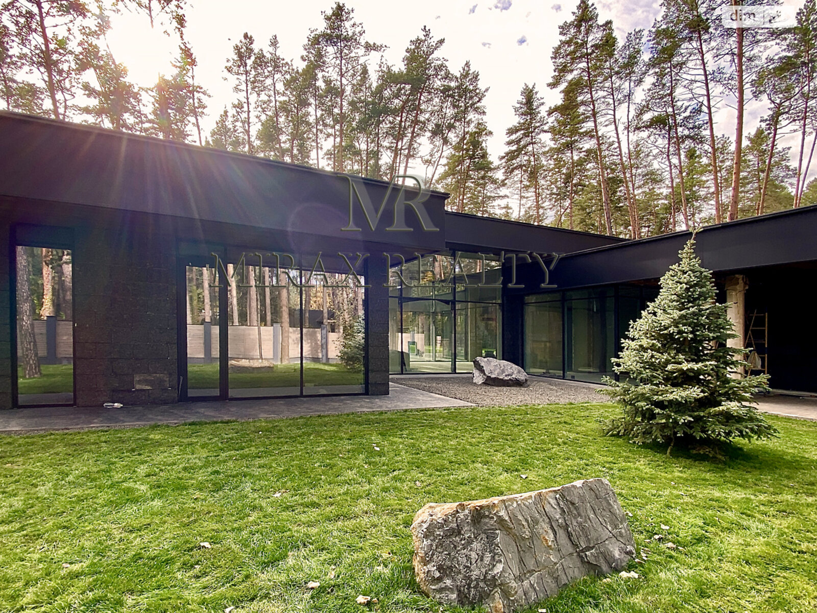 одноэтажный дом с ремонтом, 450 кв. м, кирпич. Продажа в Плютах фото 1 одноэтажный дом с ремонтом, 450 кв. м, кирпич. Продажа в Плютах фото 1