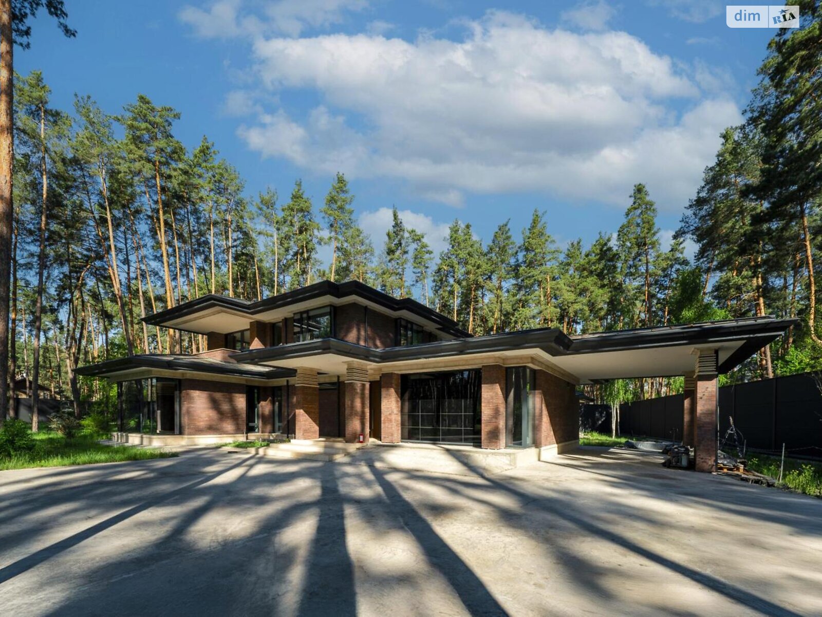двоповерховий будинок, 600 кв. м, кирпич. Продаж у Плютах фото 1 двоповерховий будинок, 600 кв. м, кирпич. Продаж у Плютах фото 1