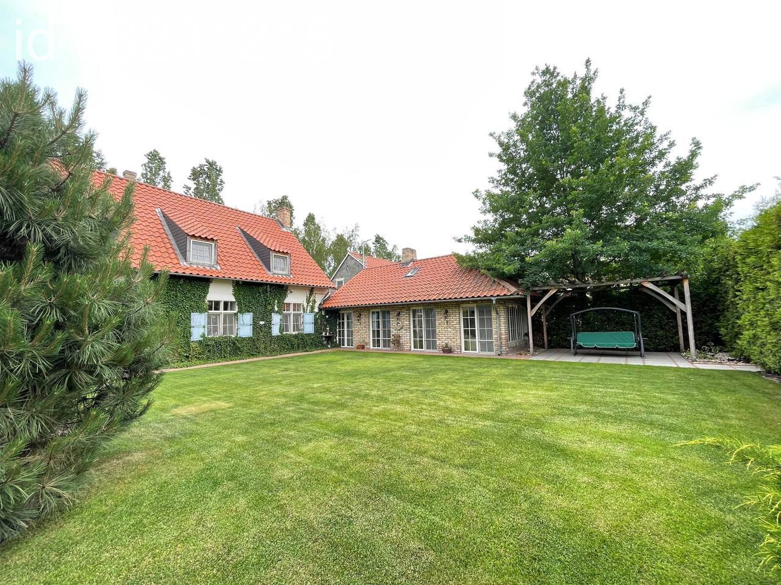 двухэтажный дом беседка, 200.6 кв. м, кирпич. Продажа в Плютах фото 1 двухэтажный дом беседка, 200.6 кв. м, кирпич. Продажа в Плютах фото 1
