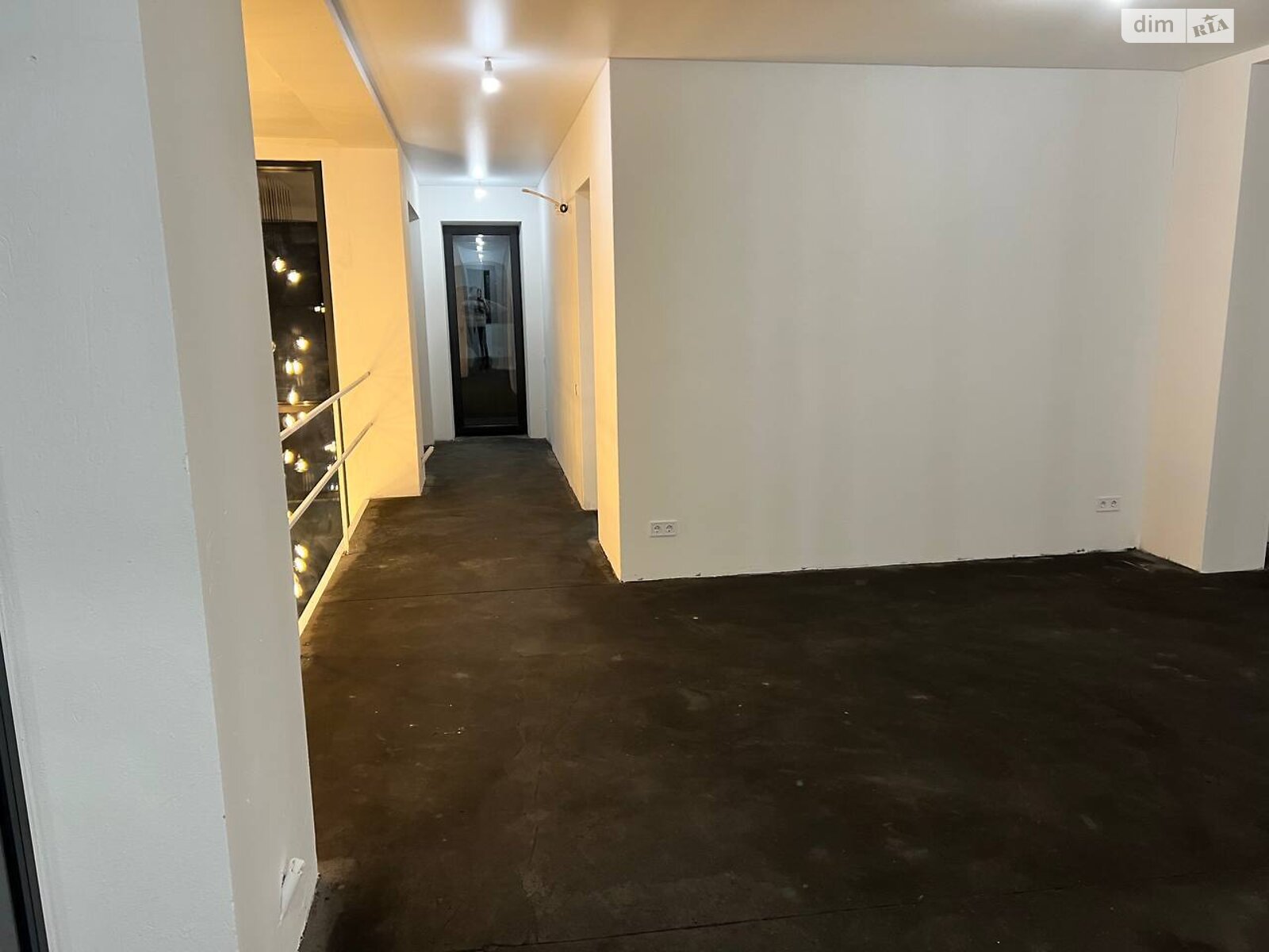 двухэтажный дом с гаражом, 490 кв. м, кирпич. Продажа в Плютах фото 1 двухэтажный дом с гаражом, 490 кв. м, кирпич. Продажа в Плютах фото 1