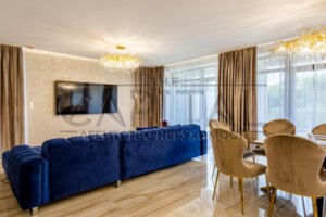 двухэтажный дом с балконом, 250 кв. м, кирпич. Продажа в Плютах фото 2