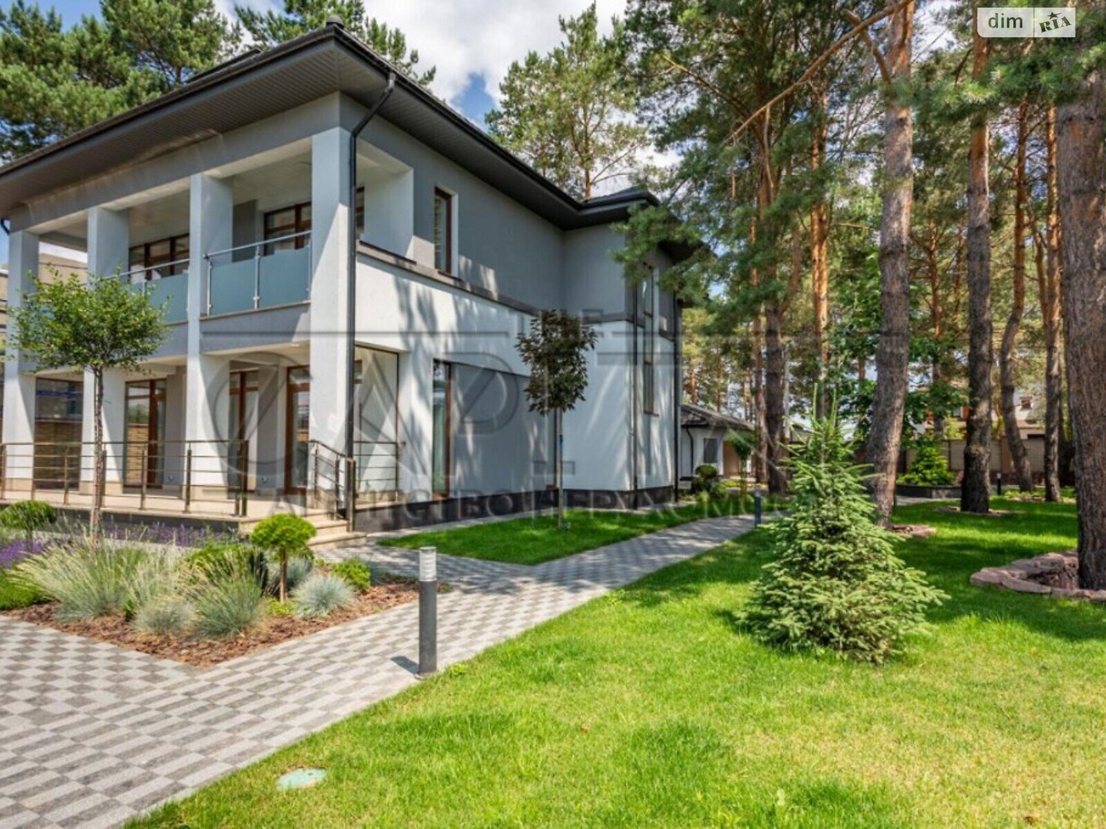 двухэтажный дом с ремонтом, 250 кв. м, кирпич. Продажа в Плютах фото 1