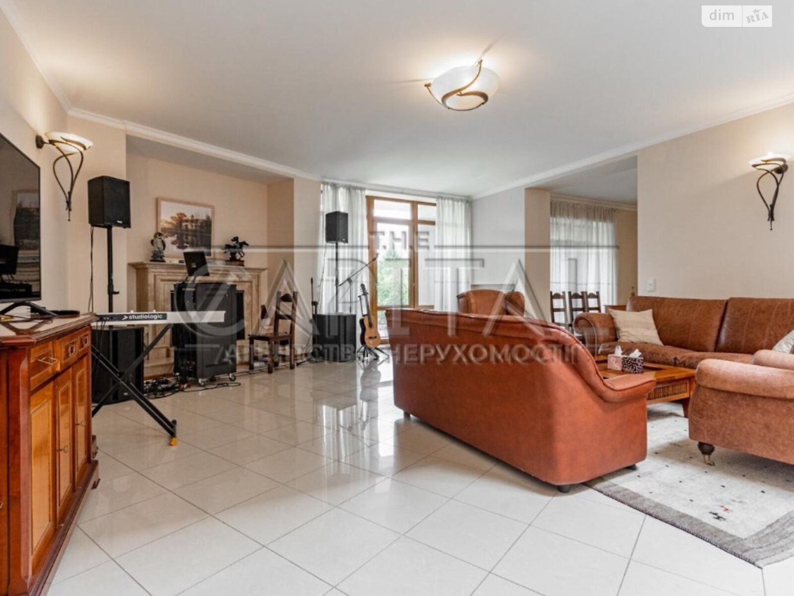 двухэтажный дом, 823 кв. м, кирпич. Продажа в Плютах фото 1 двухэтажный дом, 823 кв. м, кирпич. Продажа в Плютах фото 1