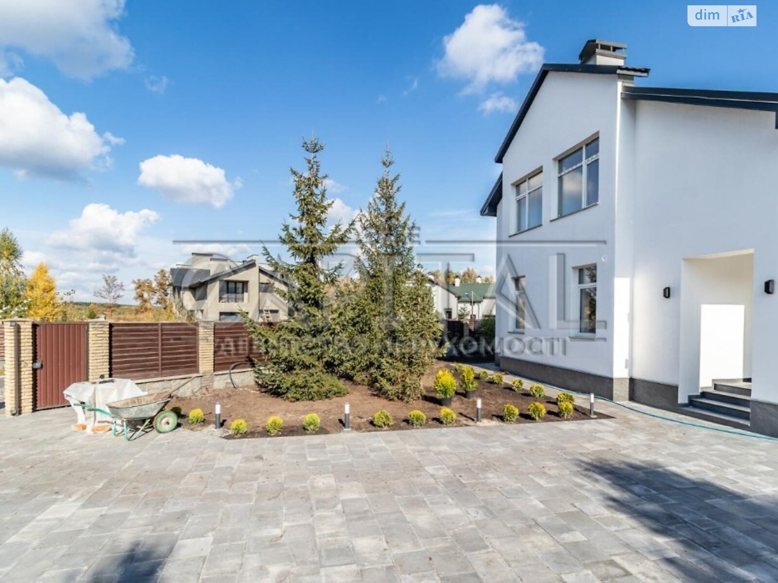 двоповерховий будинок, 409 кв. м, цегла. Продаж у Плютах фото 1 двоповерховий будинок, 409 кв. м, цегла. Продаж у Плютах фото 1