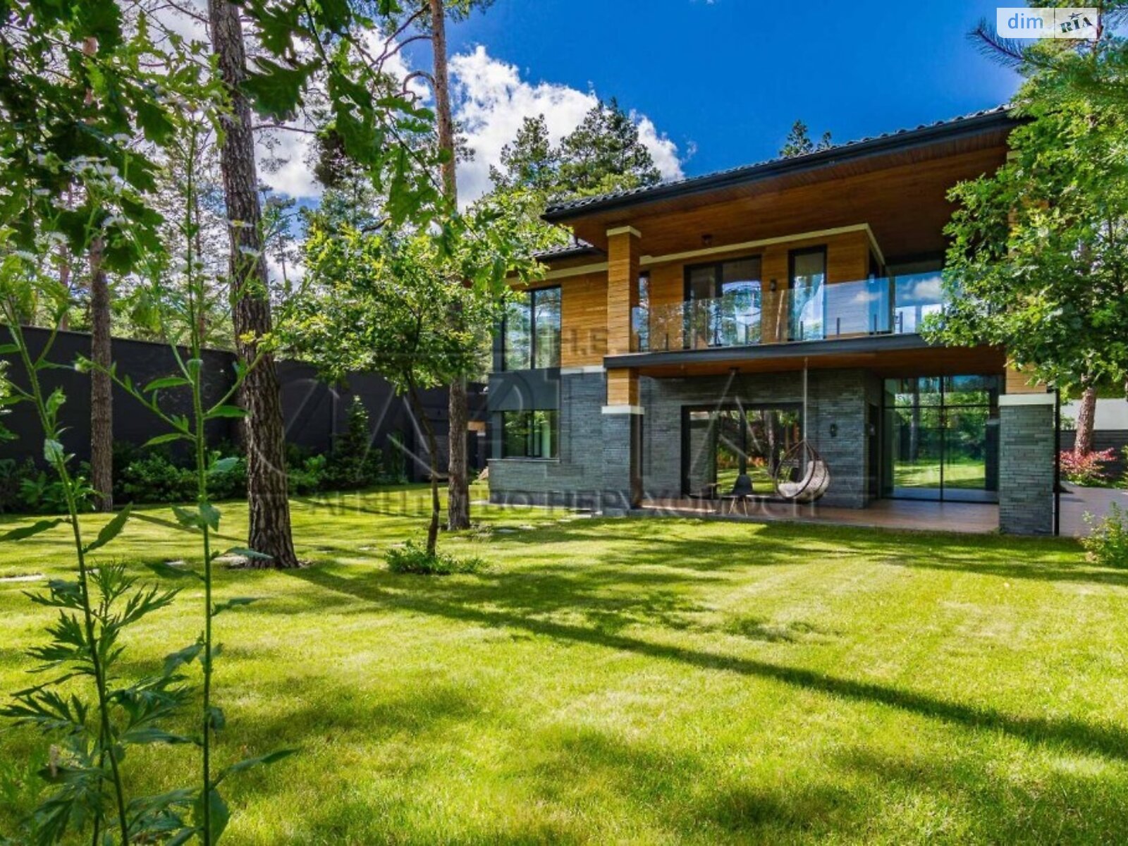 двоповерховий будинок, 520 кв. м, цегла. Продаж у Плютах фото 1 двоповерховий будинок, 520 кв. м, цегла. Продаж у Плютах фото 1