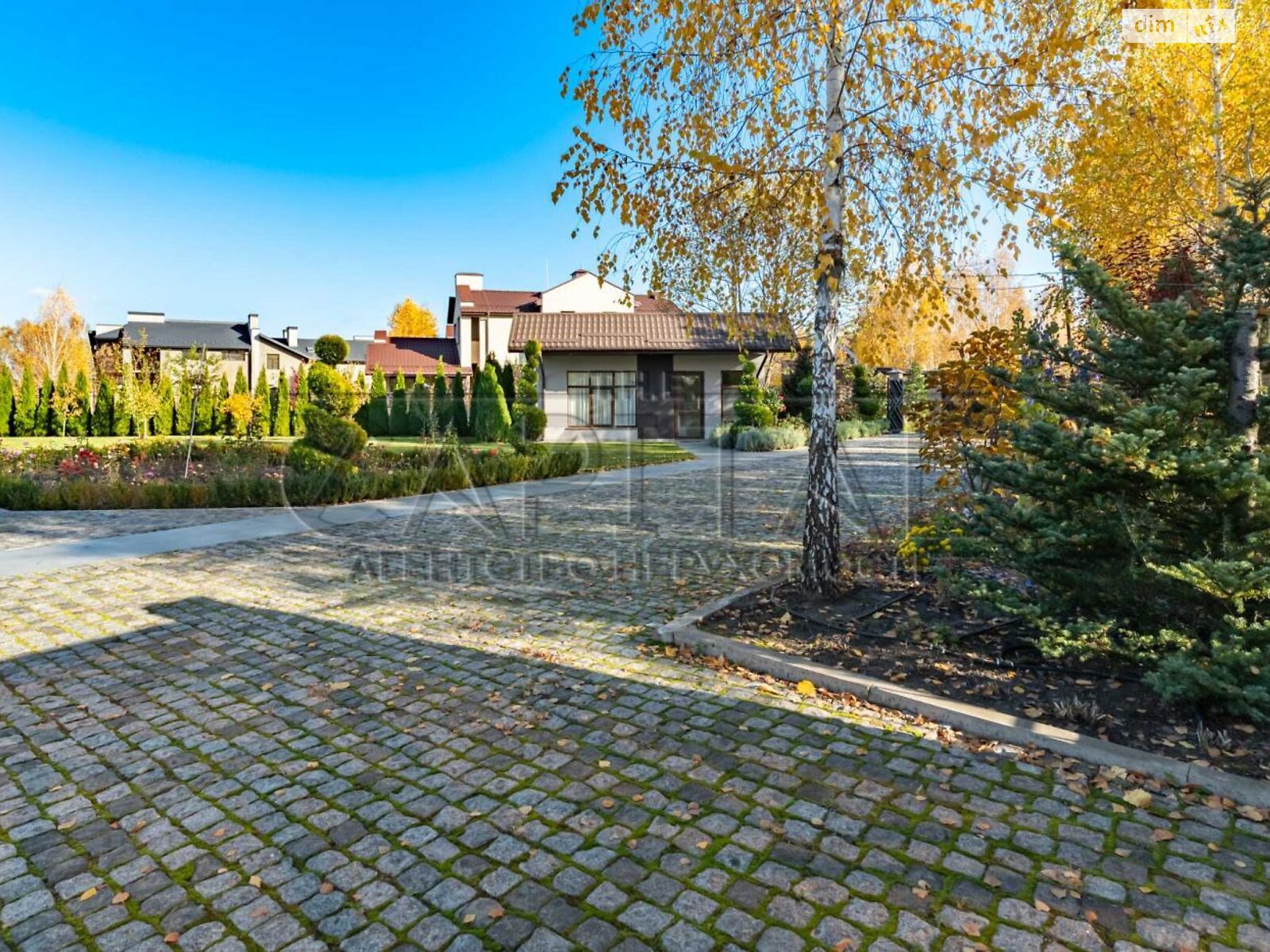двухэтажный дом, 400 кв. м, кирпич. Продажа в Плютах фото 1 двухэтажный дом, 400 кв. м, кирпич. Продажа в Плютах фото 1