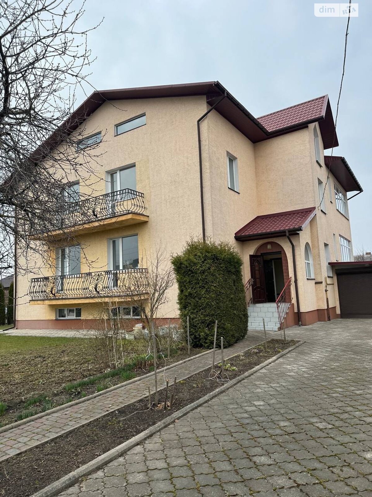 двухэтажный дом с гаражом, 505 кв. м, кирпич. Продажа в Подгайцах фото 1