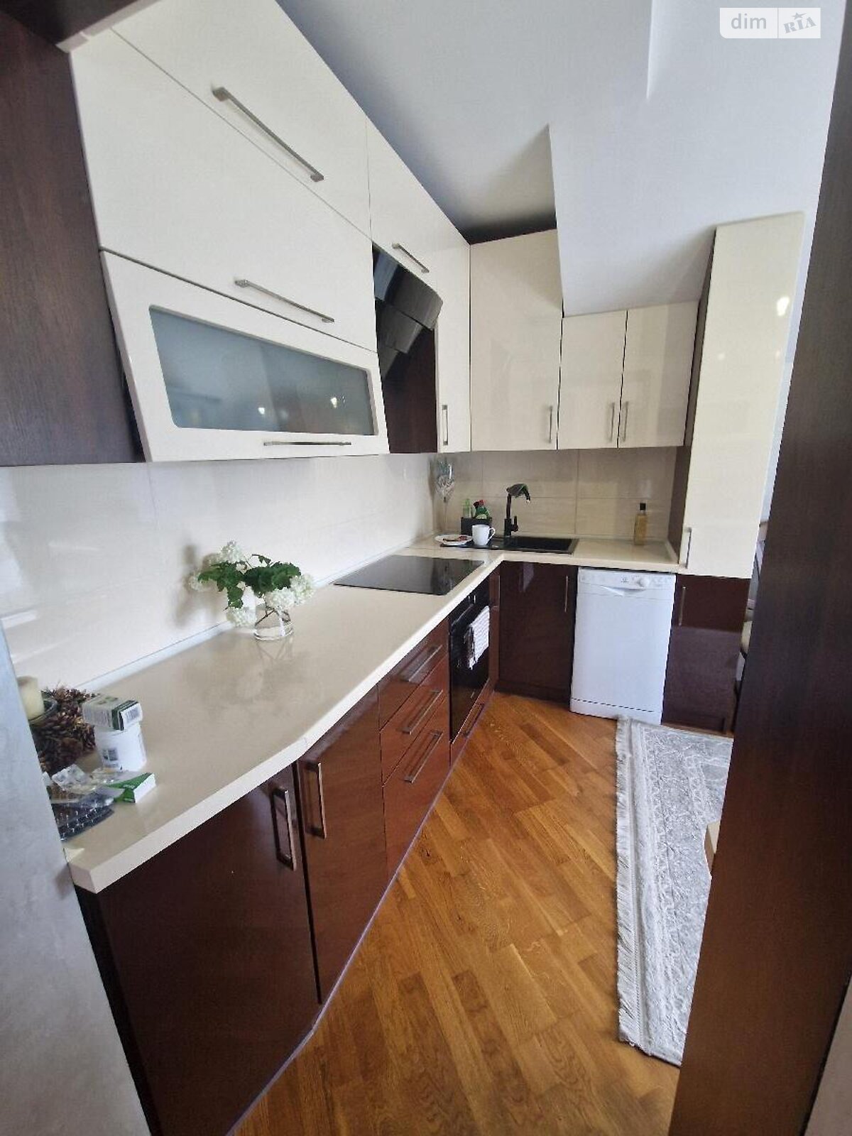 двухэтажный дом с балконом, 218 кв. м, кирпич. Продажа в Подгорье фото 1