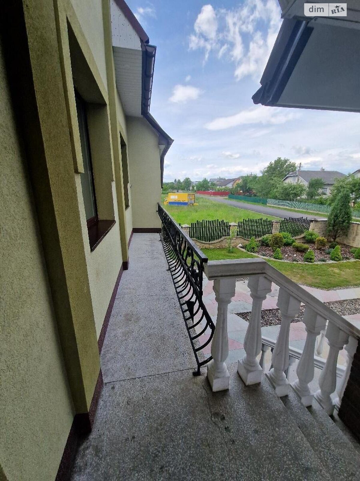 двухэтажный дом с балконом, 218 кв. м, кирпич. Продажа в Подгорье фото 1