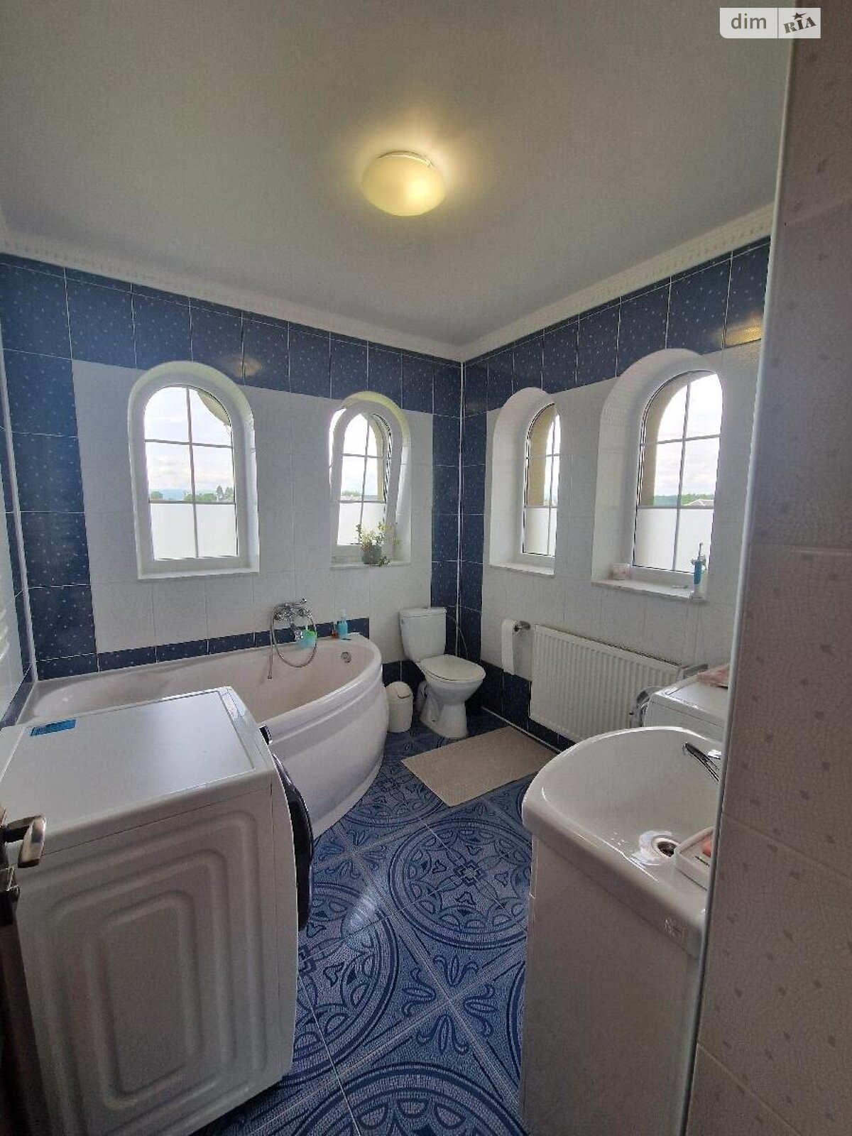 двухэтажный дом с балконом, 218 кв. м, кирпич. Продажа в Подгорье фото 1