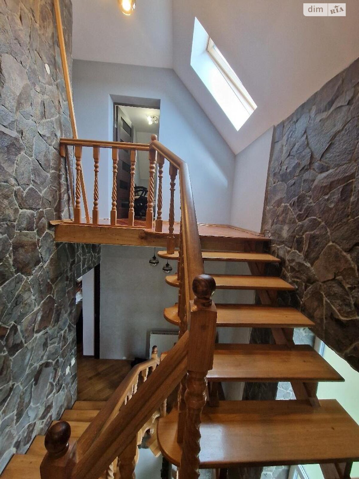 двухэтажный дом с балконом, 218 кв. м, кирпич. Продажа в Подгорье фото 1