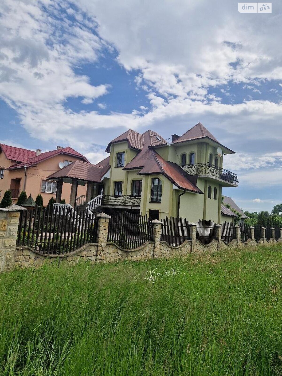 двухэтажный дом с балконом, 218 кв. м, кирпич. Продажа в Подгорье фото 1