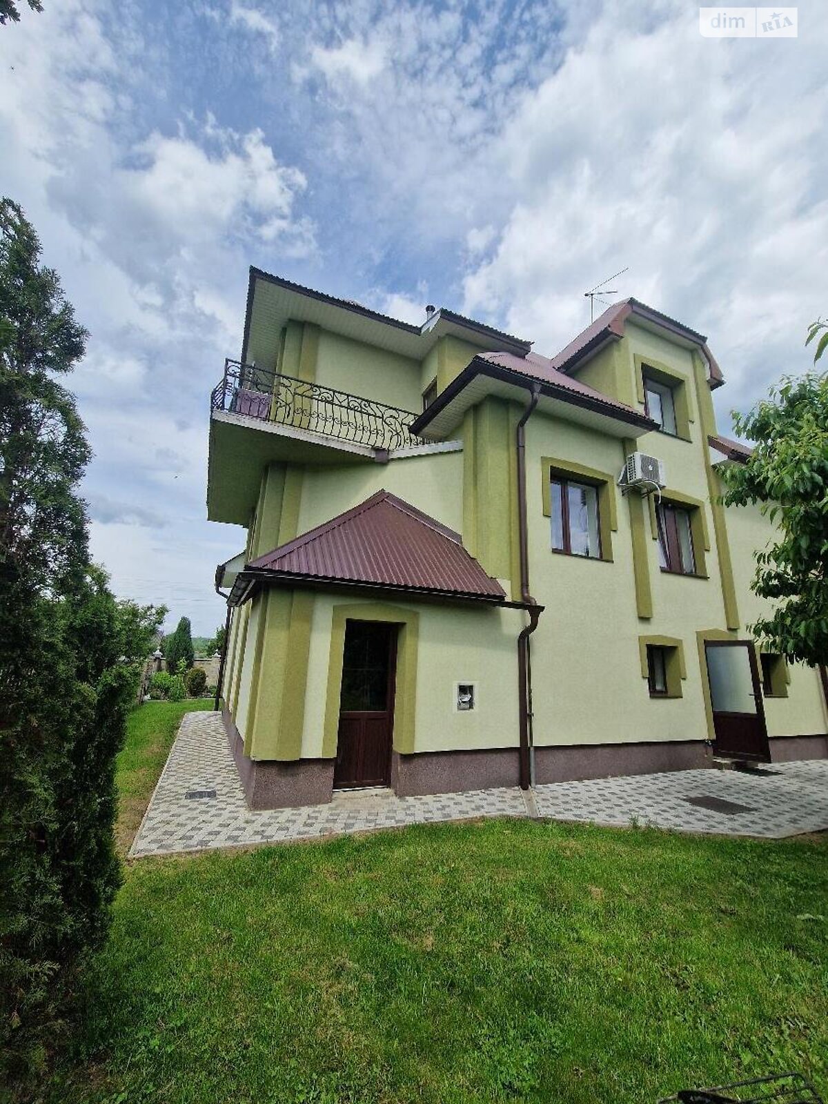 двухэтажный дом с балконом, 218 кв. м, кирпич. Продажа в Подгорье фото 1