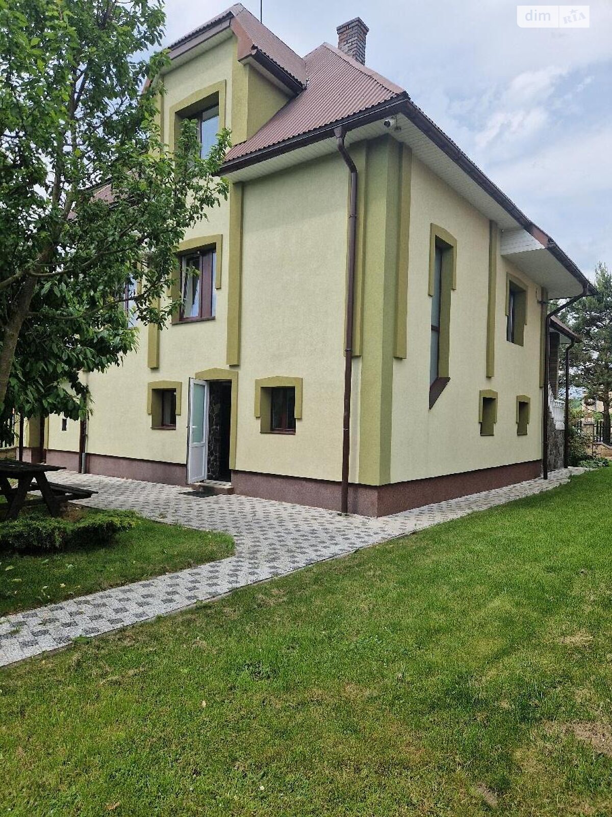 двухэтажный дом с балконом, 218 кв. м, кирпич. Продажа в Подгорье фото 1