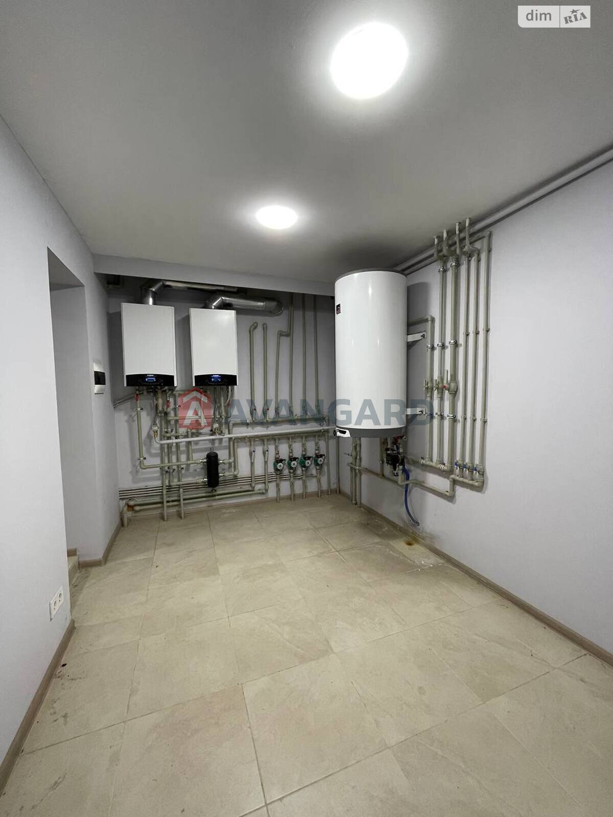 трехэтажный дом, 406 кв. м, кирпич. Продажа в Подгородном фото 1