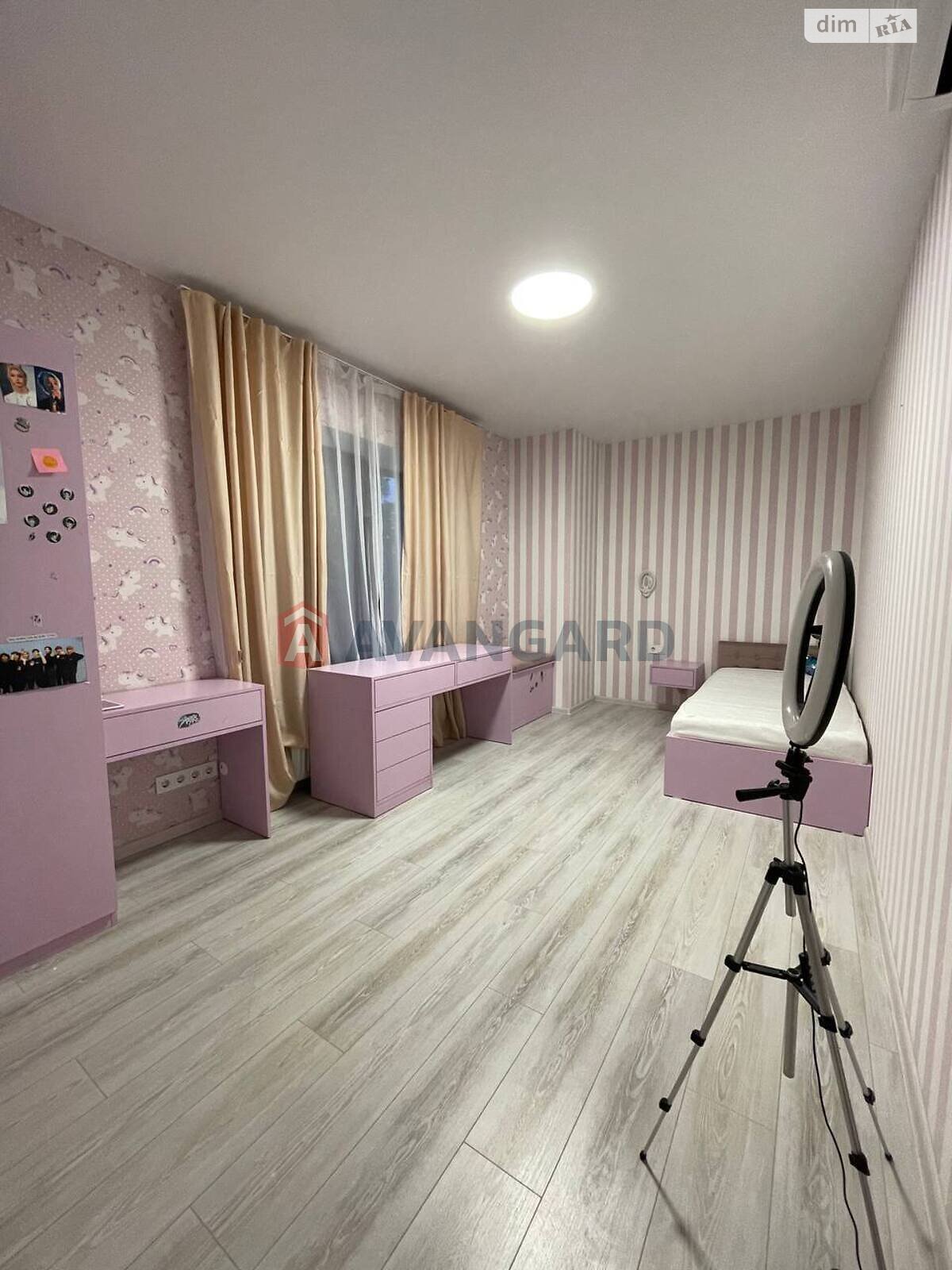 трехэтажный дом, 406 кв. м, кирпич. Продажа в Подгородном фото 1