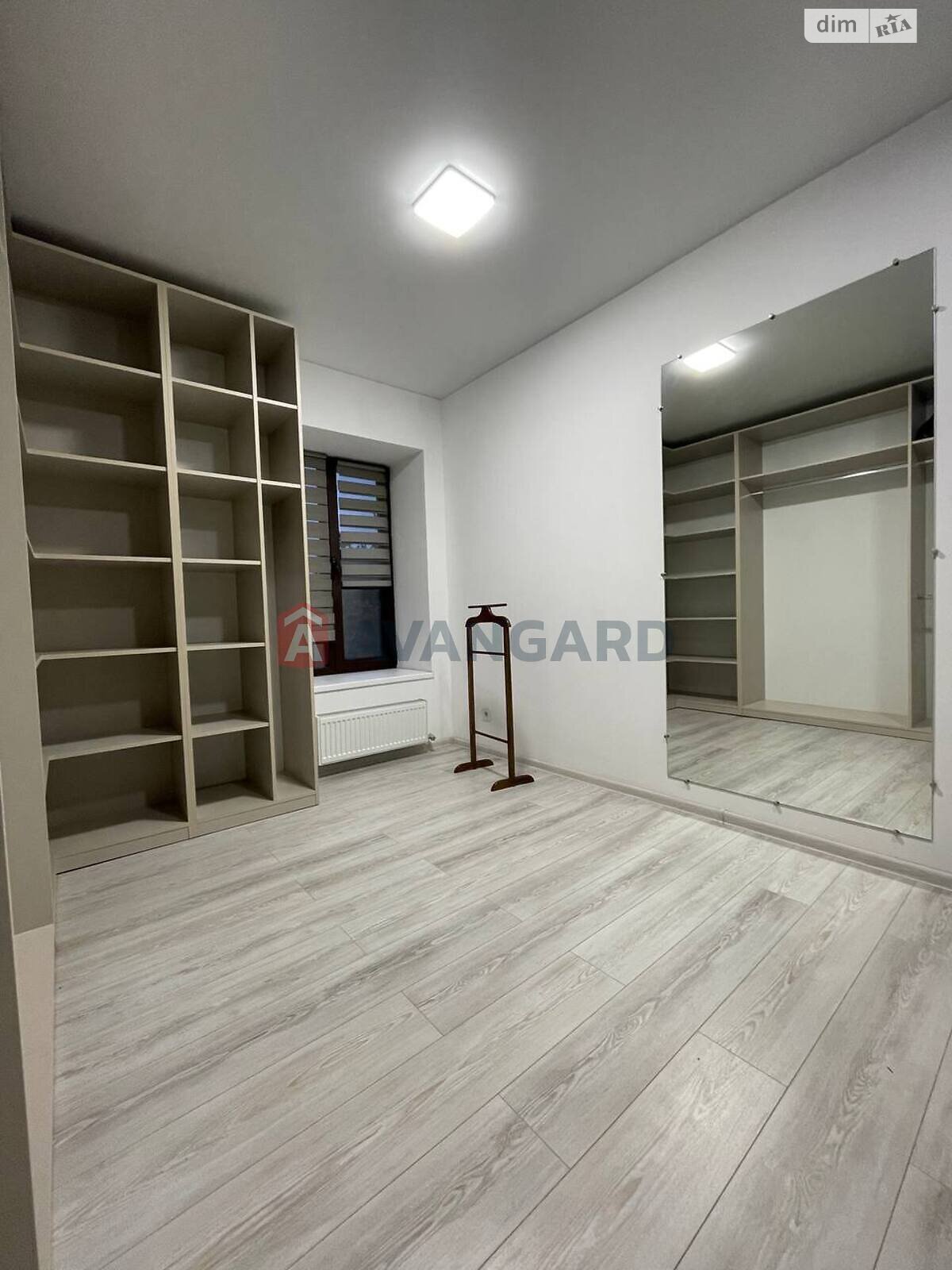 трехэтажный дом, 406 кв. м, кирпич. Продажа в Подгородном фото 1