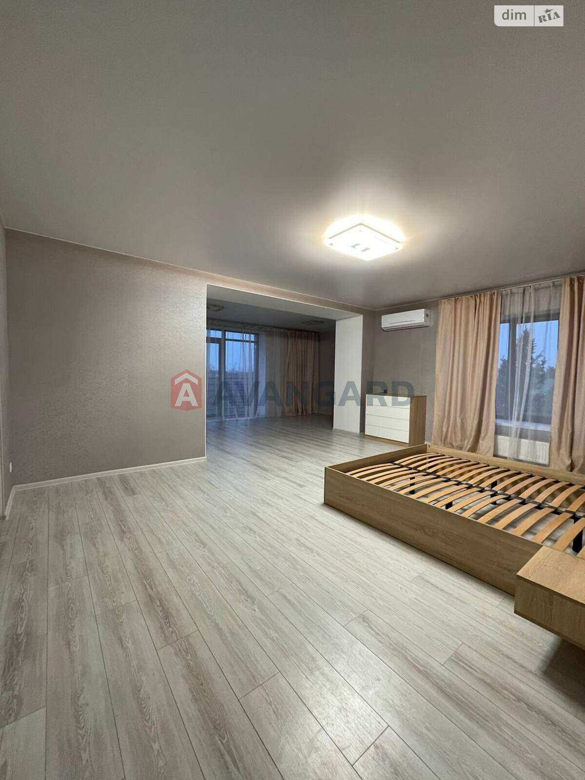 трехэтажный дом, 406 кв. м, кирпич. Продажа в Подгородном фото 1