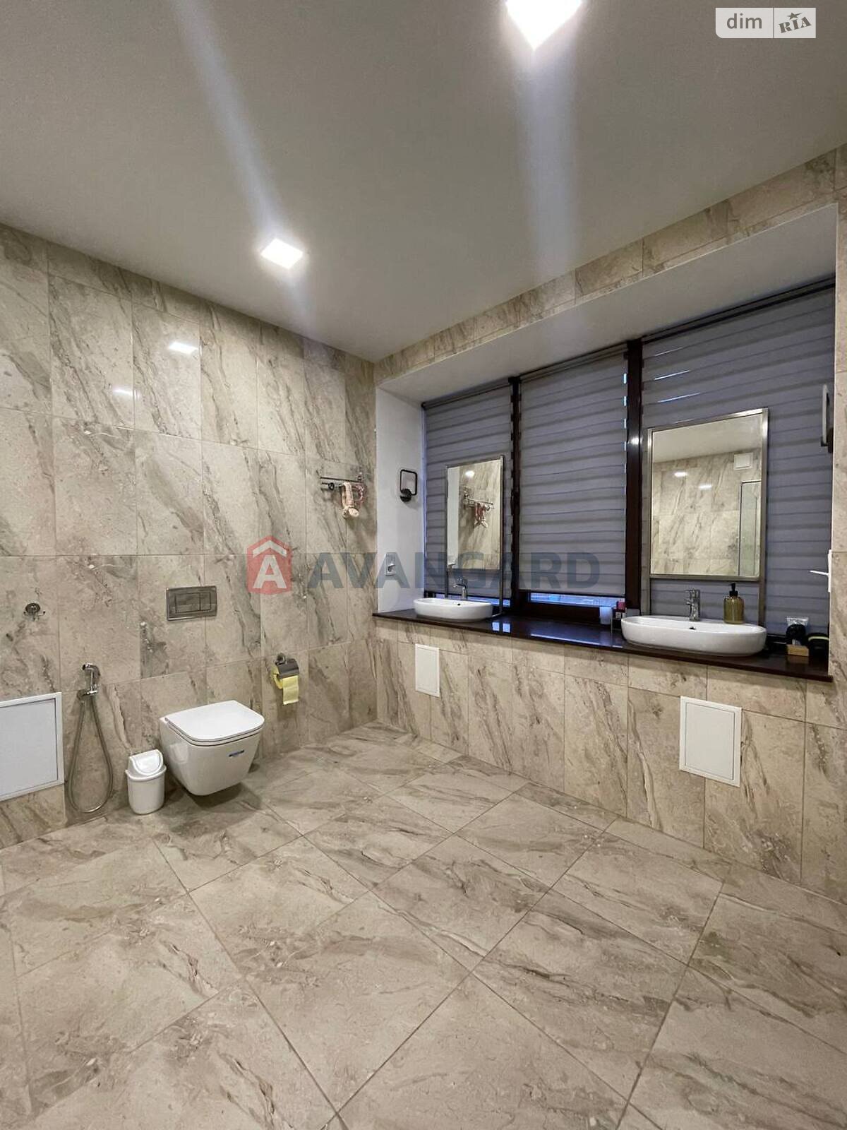 трехэтажный дом, 406 кв. м, кирпич. Продажа в Подгородном фото 1