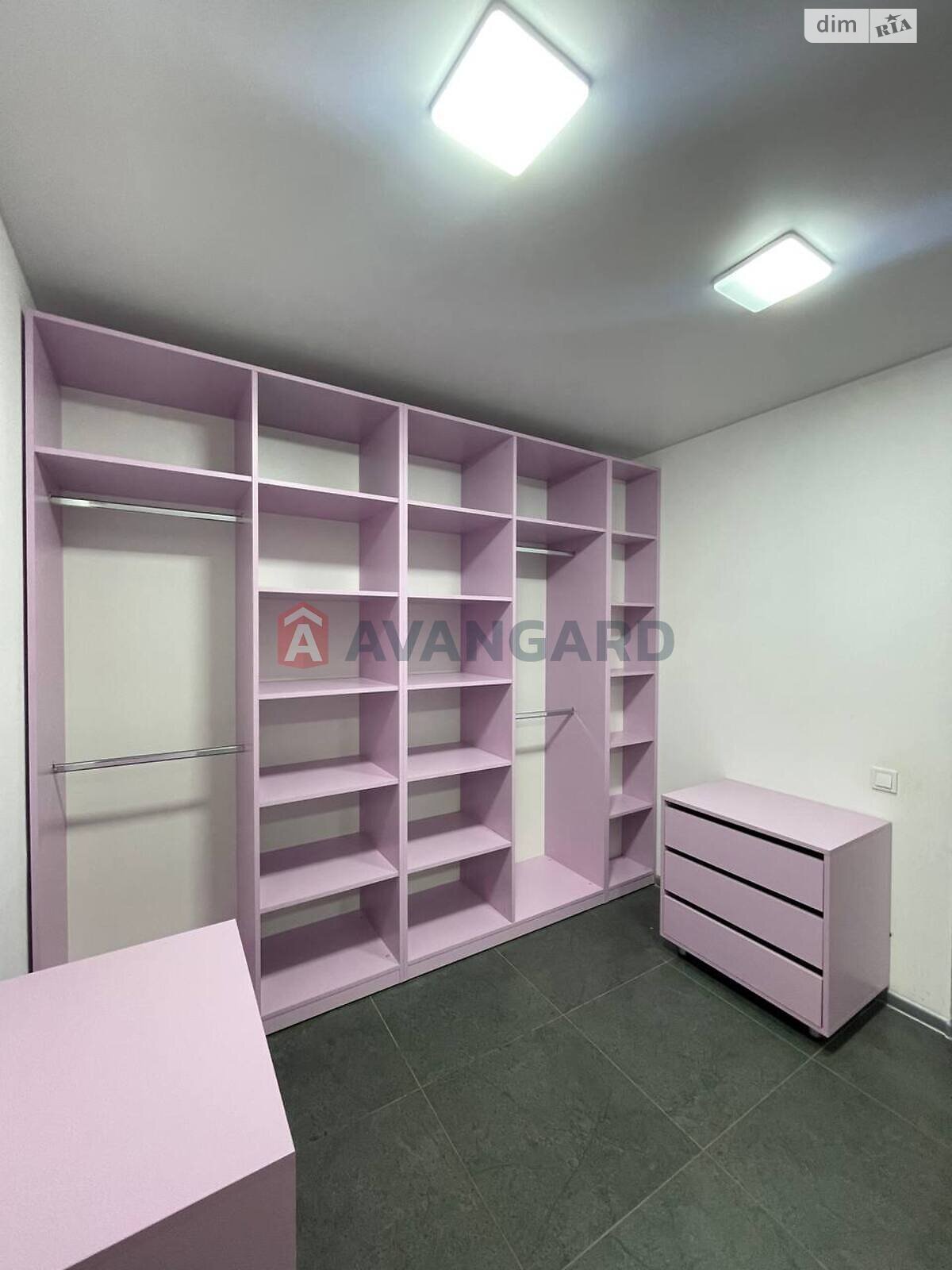 трехэтажный дом, 406 кв. м, кирпич. Продажа в Подгородном фото 1