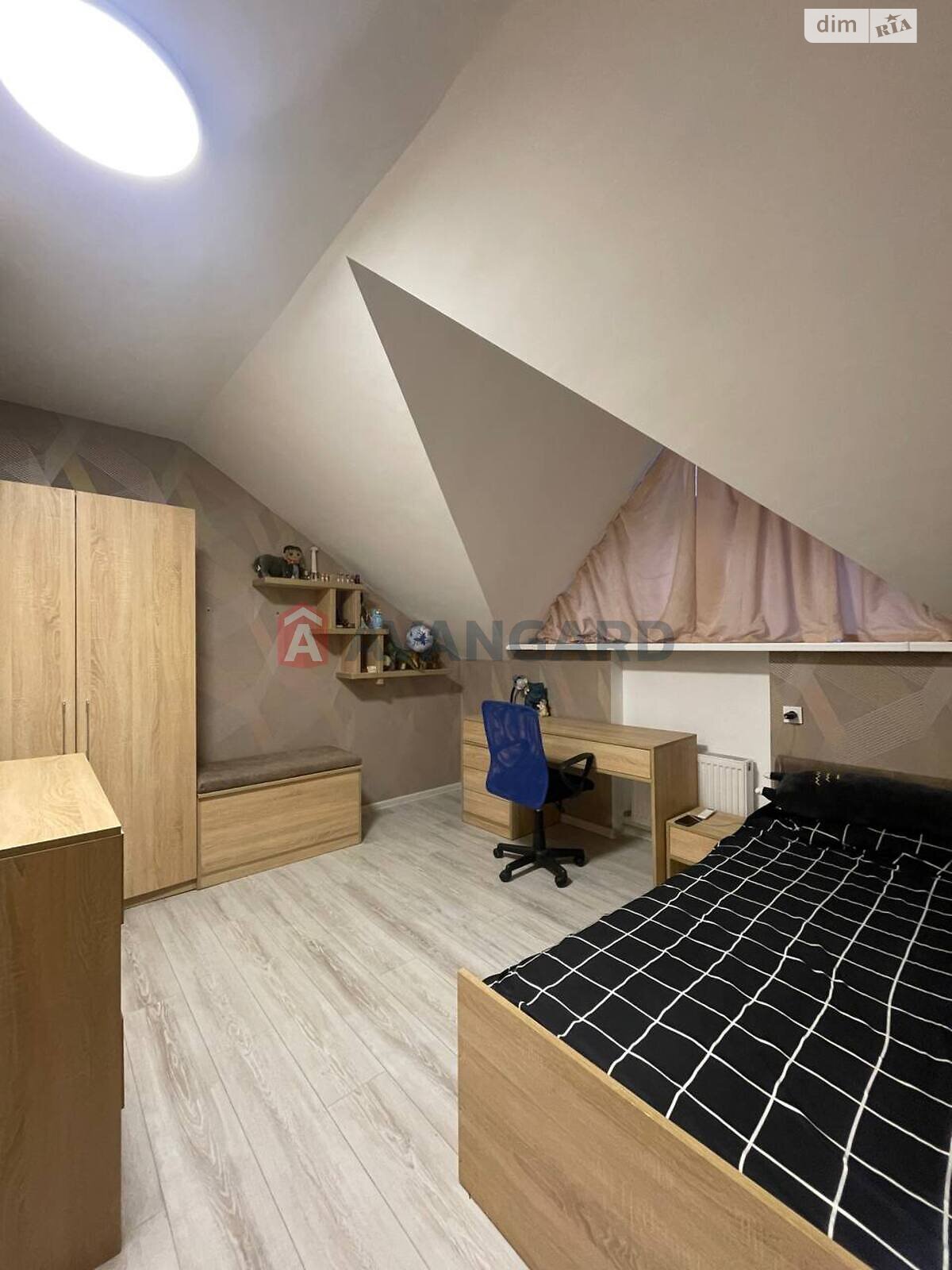 трехэтажный дом, 406 кв. м, кирпич. Продажа в Подгородном фото 1