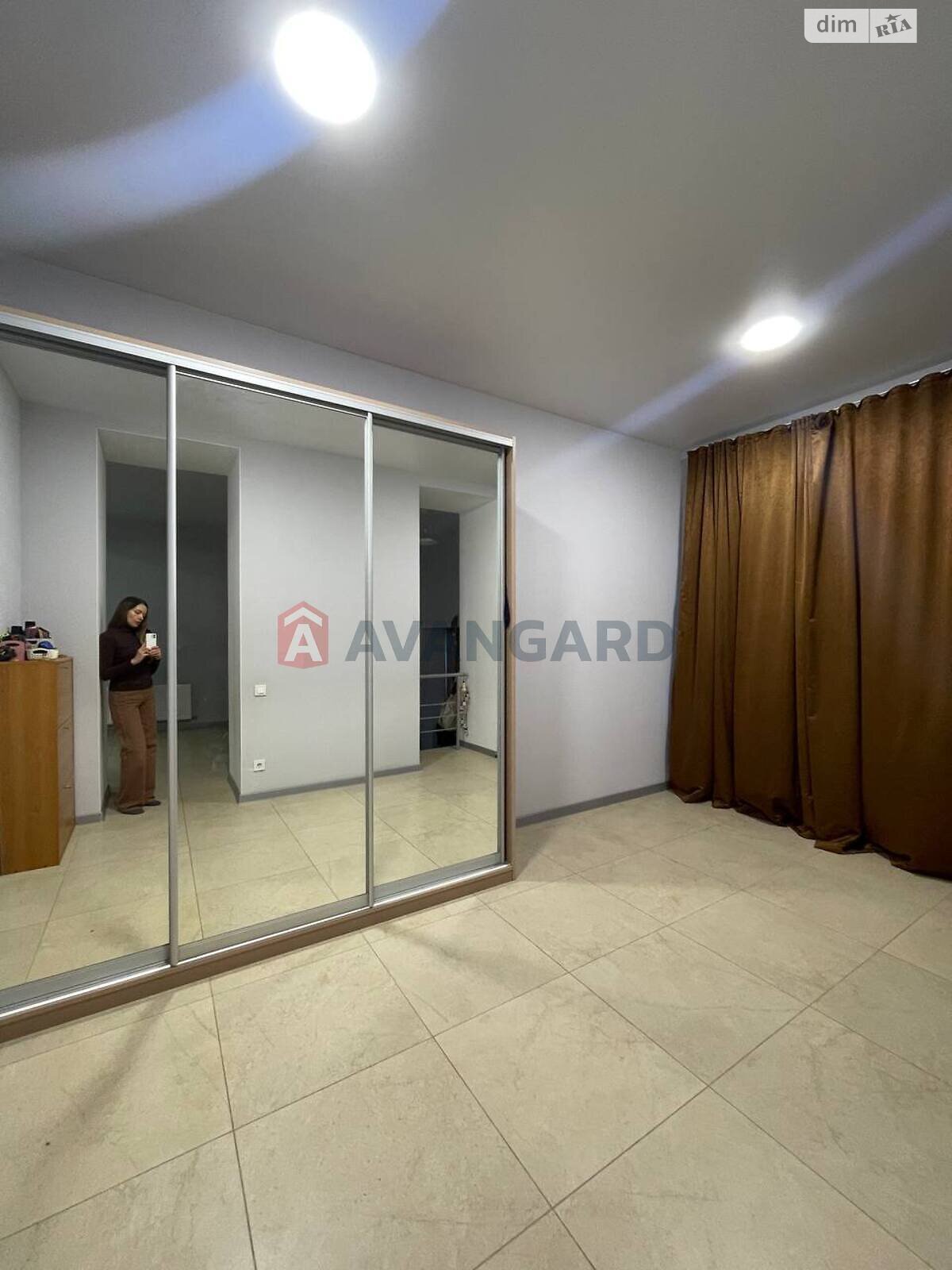 трехэтажный дом, 406 кв. м, кирпич. Продажа в Подгородном фото 1