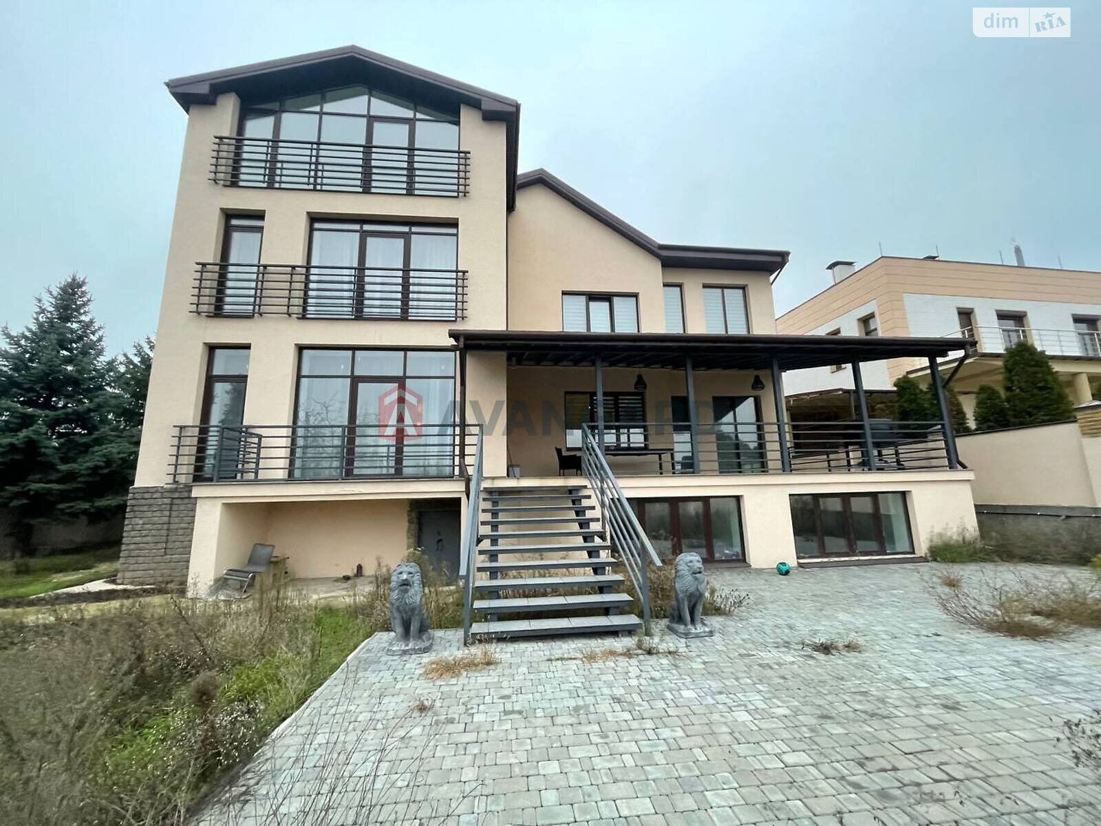 трехэтажный дом, 406 кв. м, кирпич. Продажа в Подгородном фото 1