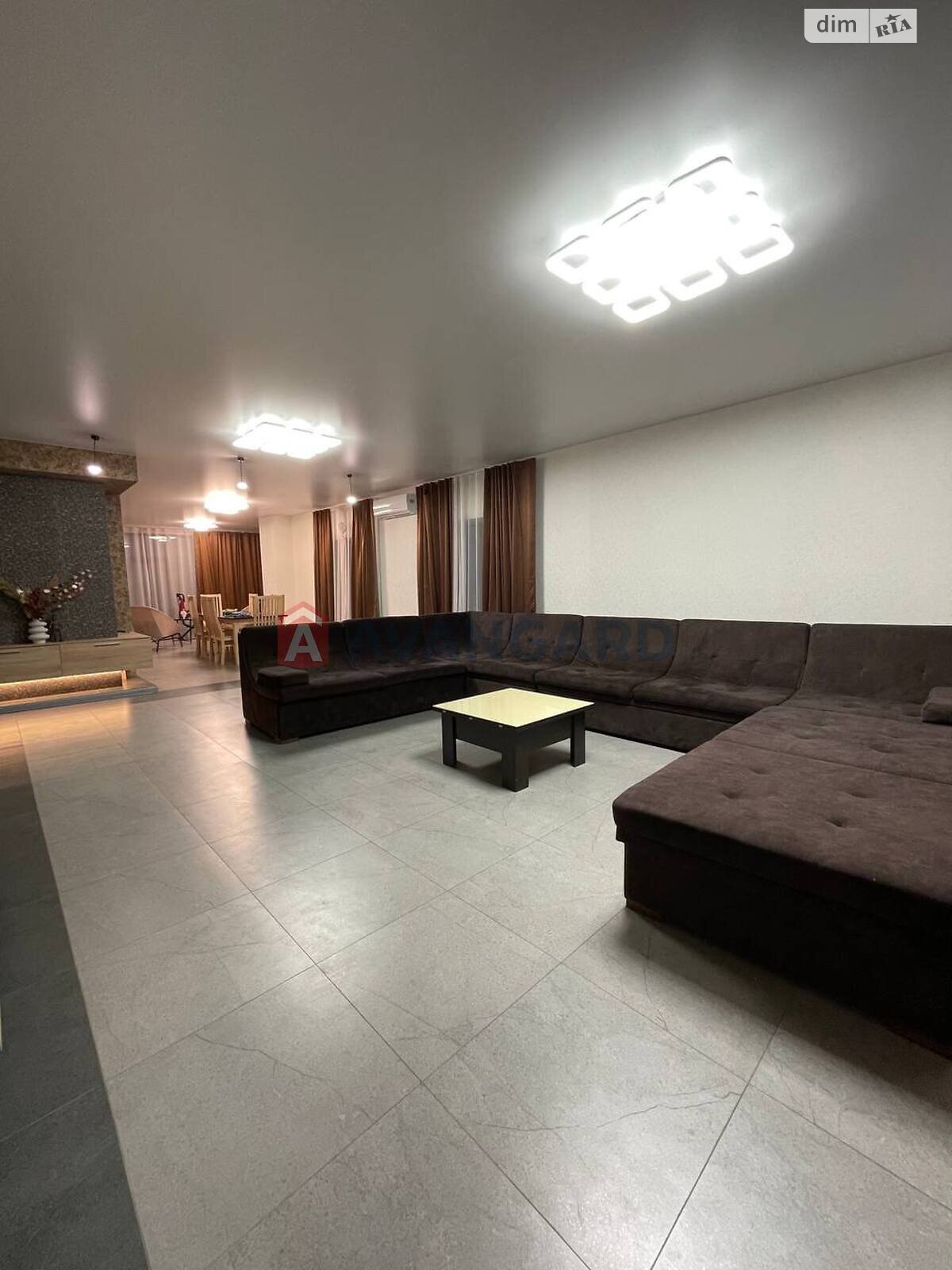 трехэтажный дом, 406 кв. м, кирпич. Продажа в Подгородном фото 1