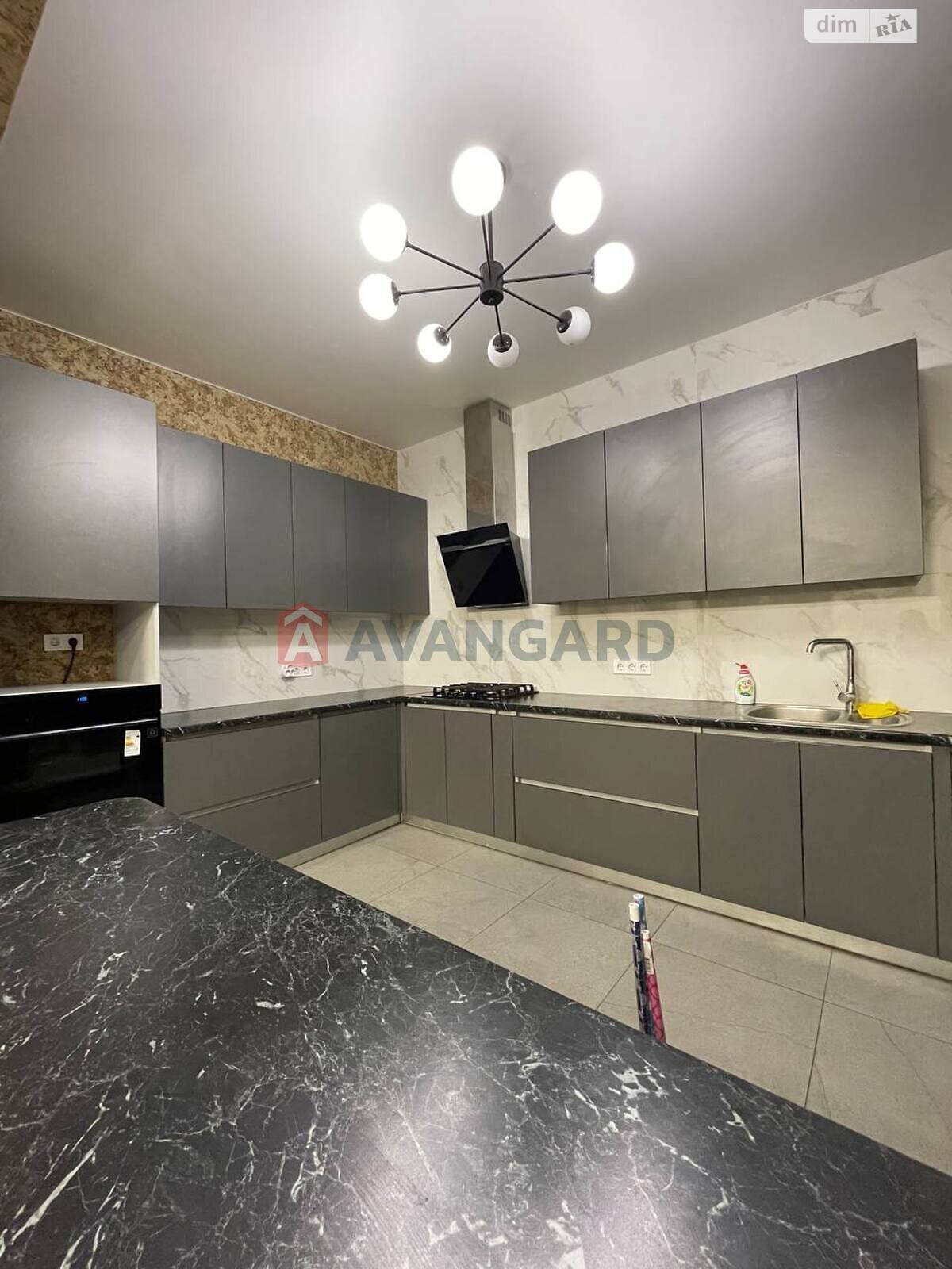 трехэтажный дом, 406 кв. м, кирпич. Продажа в Подгородном фото 1