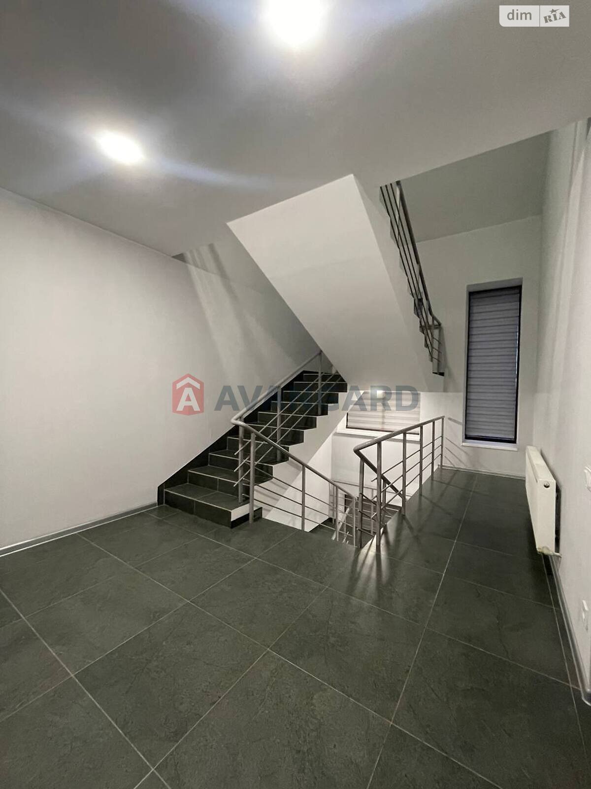 трехэтажный дом, 406 кв. м, кирпич. Продажа в Подгородном фото 1