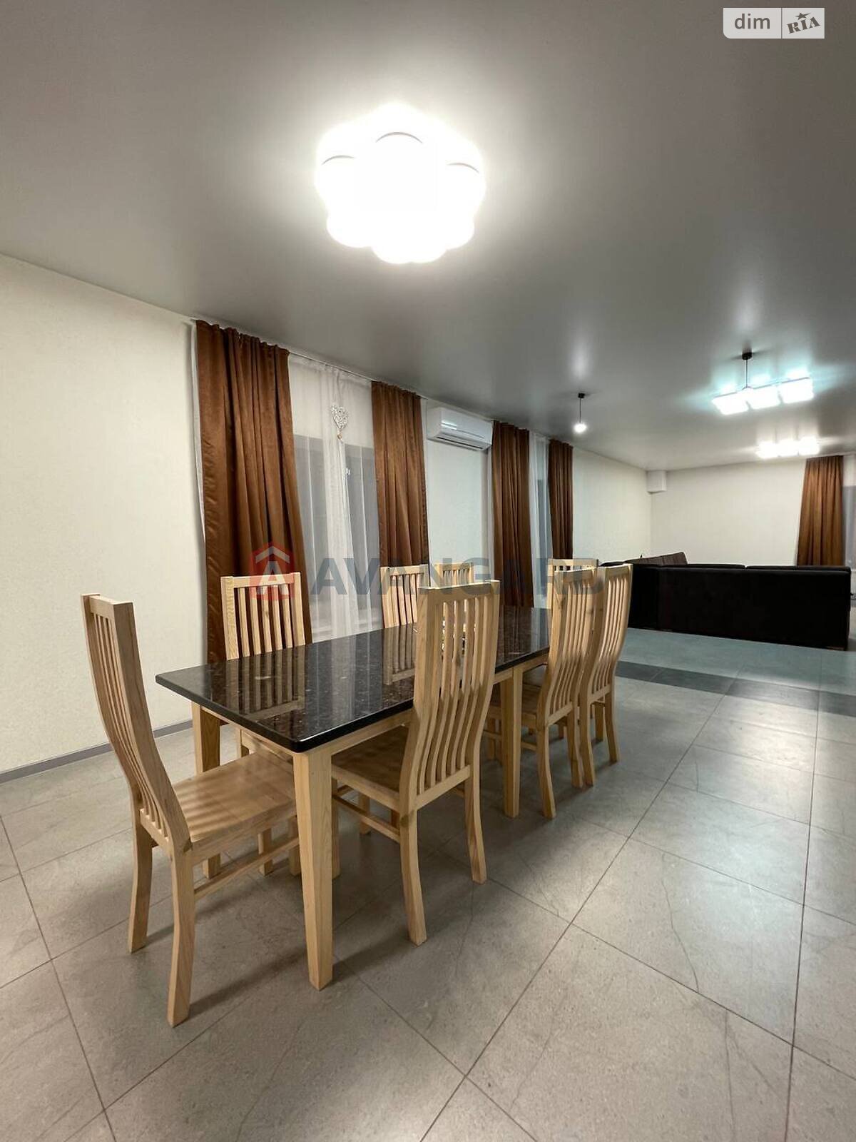 трехэтажный дом, 406 кв. м, кирпич. Продажа в Подгородном фото 1