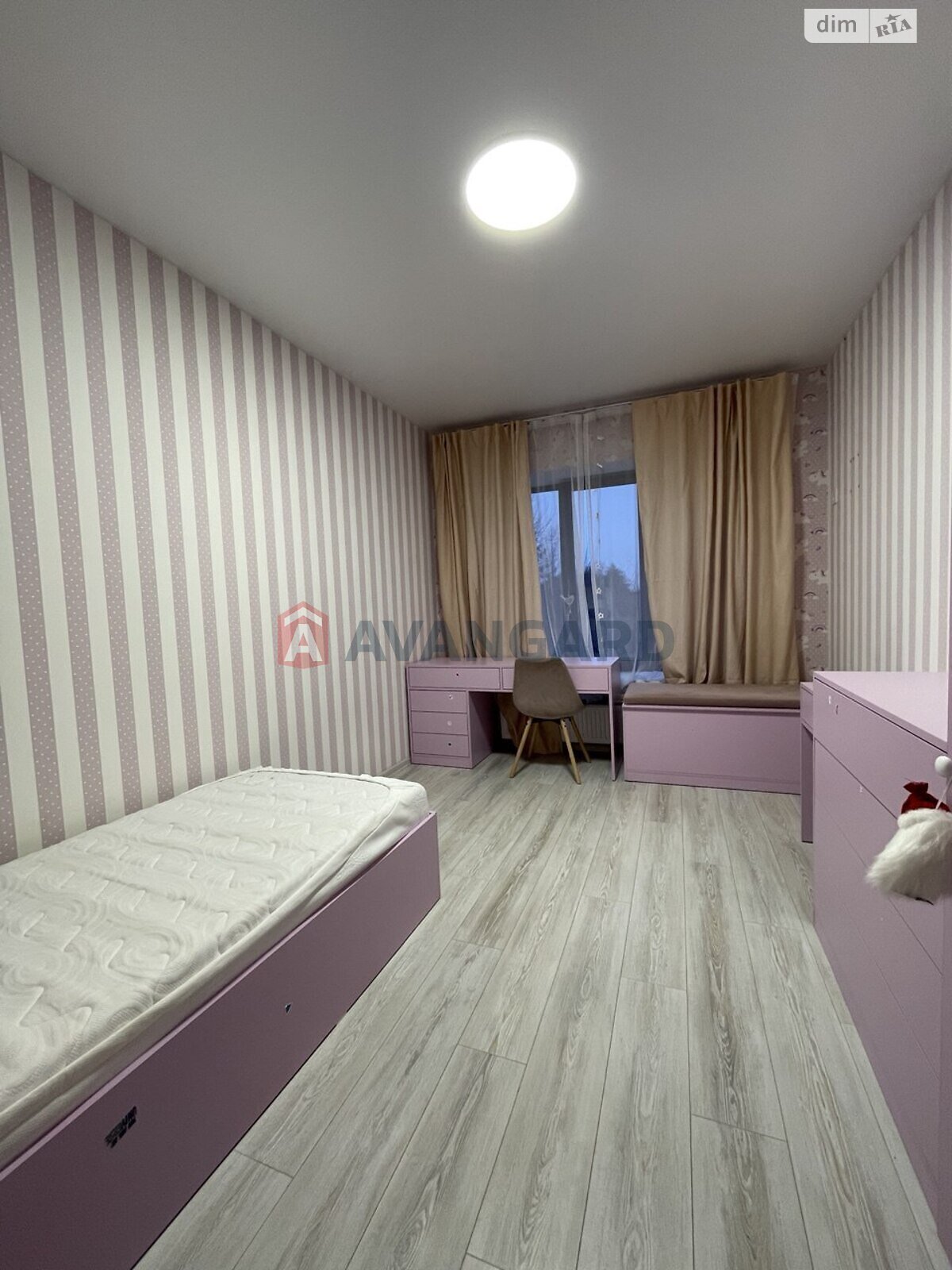 трехэтажный дом, 406 кв. м, кирпич. Продажа в Подгородном фото 1