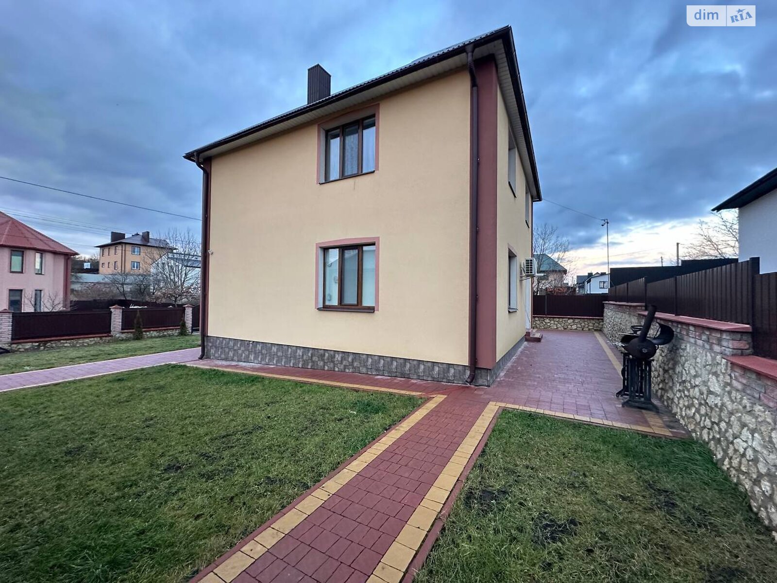 двухэтажный дом, 120 кв. м, кирпич. Продажа в Подгородном фото 1