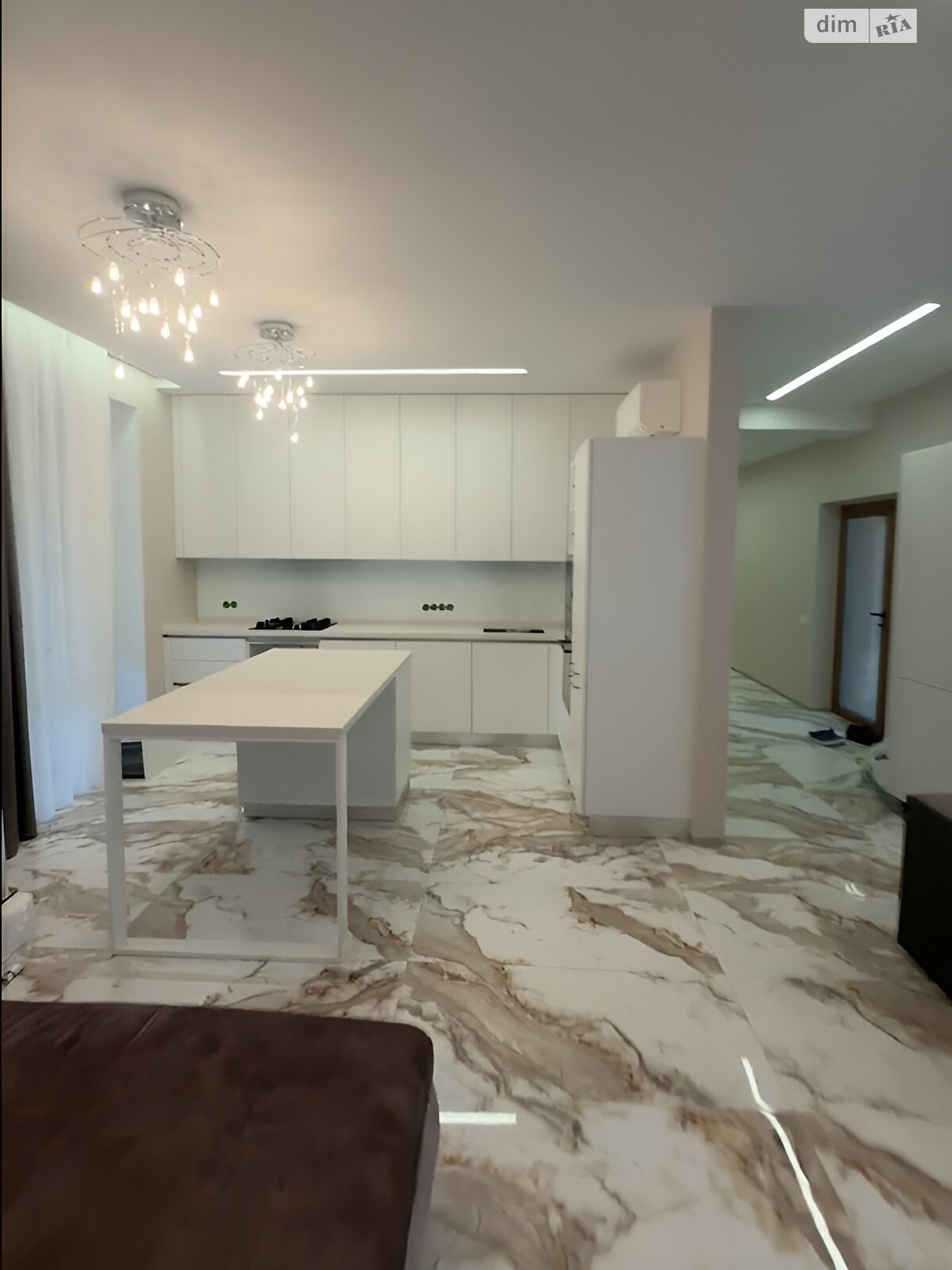 двоповерховий будинок, 330 кв. м, кирпич. Продаж у Підгірцях фото 1 двоповерховий будинок, 330 кв. м, кирпич. Продаж у Підгірцях фото 1
