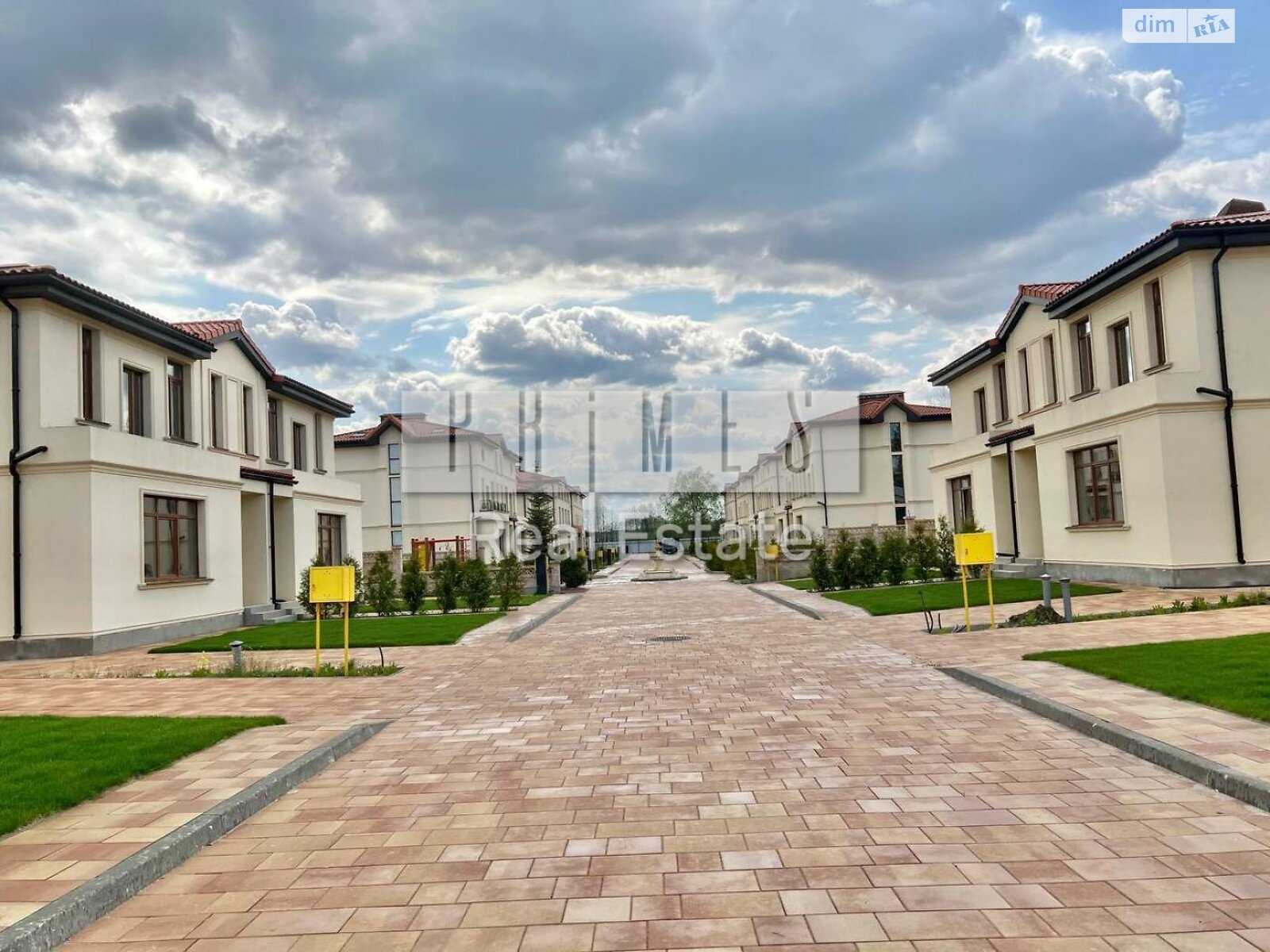 двоповерховий будинок, 330 кв. м, кирпич. Продаж у Підгірцях фото 1 двоповерховий будинок, 330 кв. м, кирпич. Продаж у Підгірцях фото 1