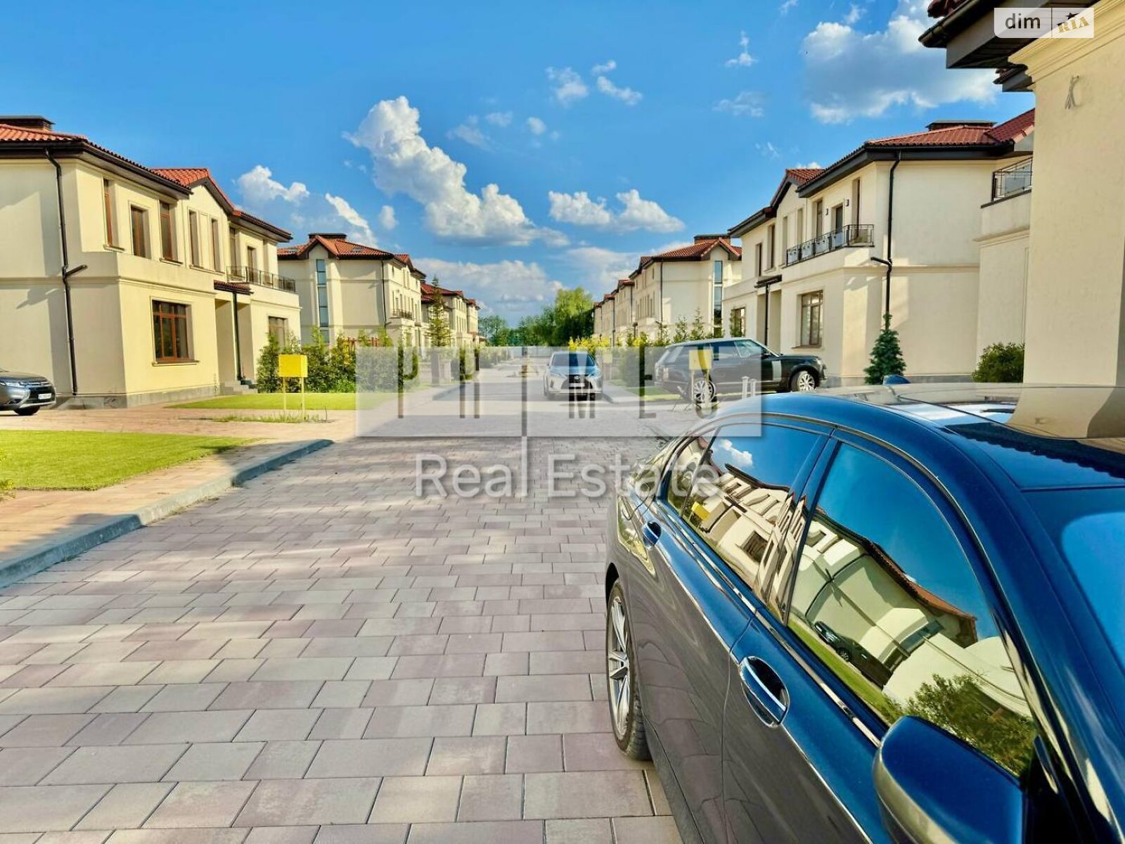 двоповерховий будинок, 330 кв. м, кирпич. Продаж у Підгірцях фото 1 двоповерховий будинок, 330 кв. м, кирпич. Продаж у Підгірцях фото 1