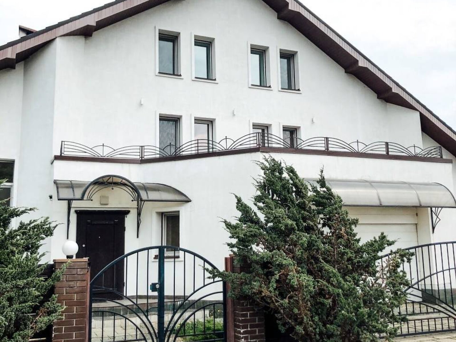 четырехэтажный дом с балконом, 463.6 кв. м, кирпич. Продажа в Подгорцах фото 1 четырехэтажный дом с балконом, 463.6 кв. м, кирпич. Продажа в Подгорцах фото 1