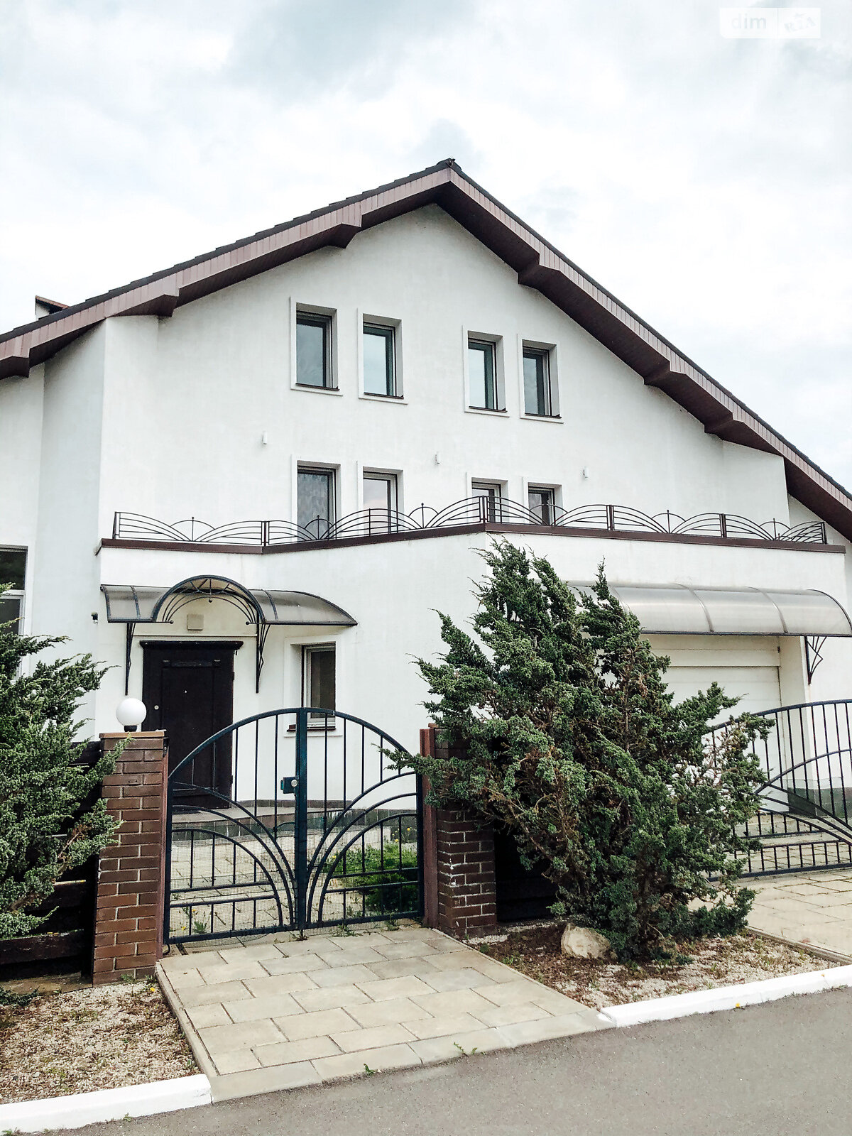 триповерховий будинок з балконом, 463 кв. м, цегла. Продаж у Підгірцях фото 1 триповерховий будинок з балконом, 463 кв. м, цегла. Продаж у Підгірцях фото 1