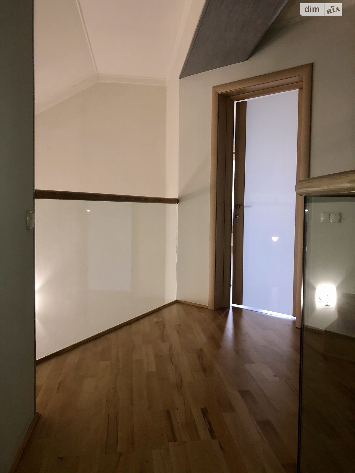 триповерховий будинок з балконом, 463 кв. м, цегла. Продаж у Підгірцях фото 1 триповерховий будинок з балконом, 463 кв. м, цегла. Продаж у Підгірцях фото 1