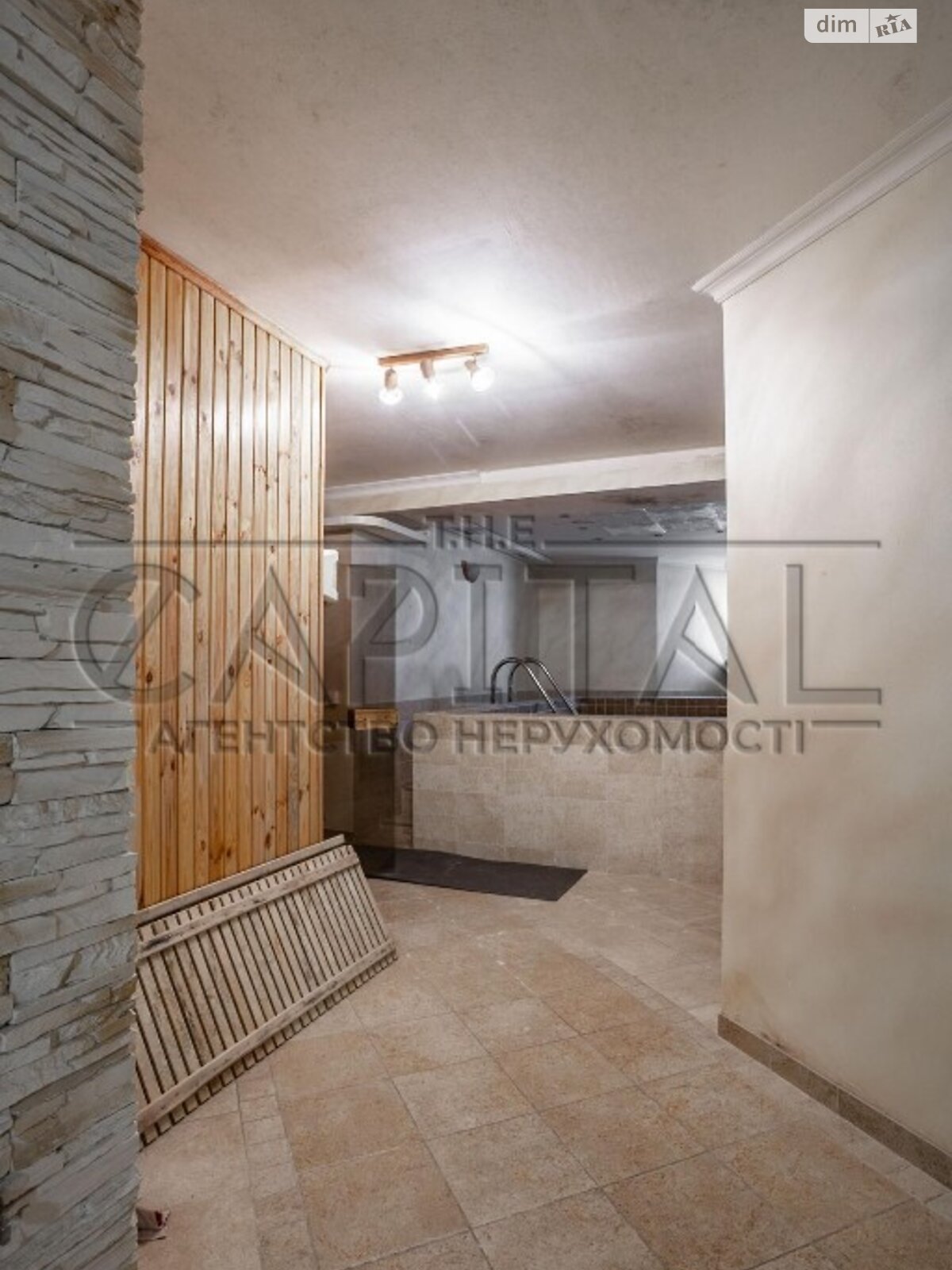 трехэтажный дом с ремонтом, 464 кв. м, кирпич. Продажа в Подгорцах фото 1