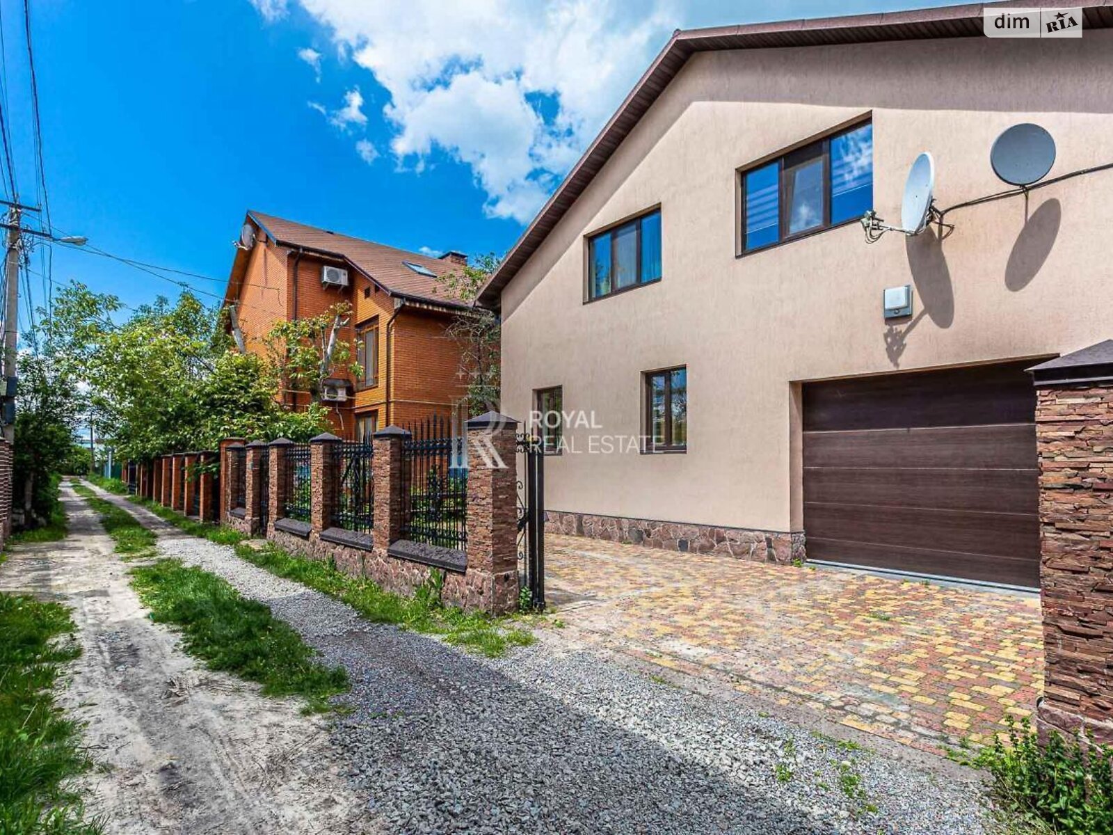 двоповерховий будинок, 200 кв. м, кирпич. Продаж у Підгірцях фото 1 двоповерховий будинок, 200 кв. м, кирпич. Продаж у Підгірцях фото 1